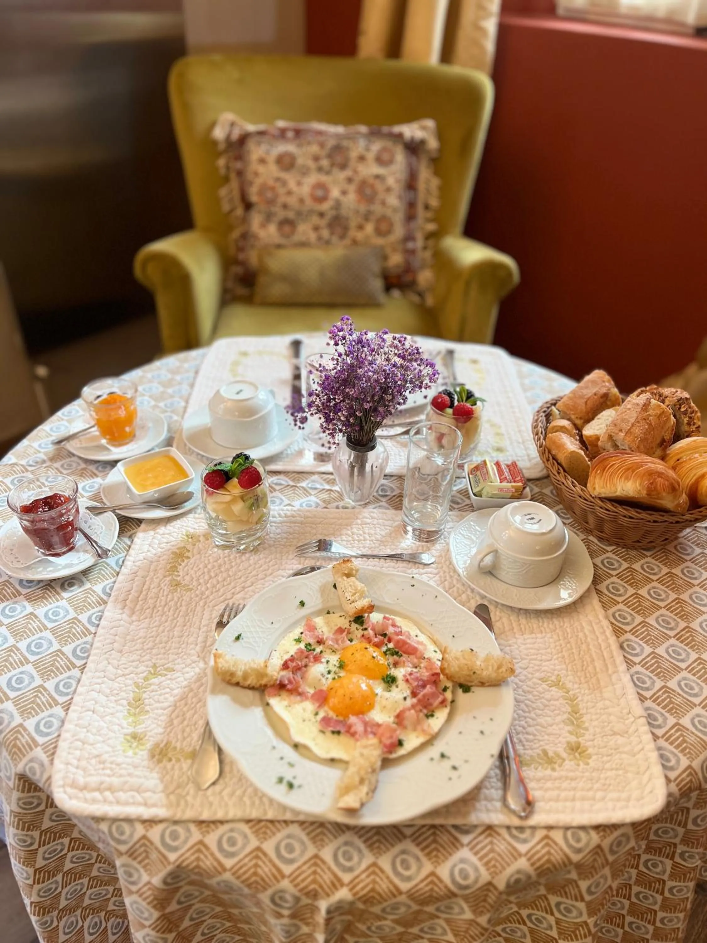 Breakfast in Villa Hautvallon - Peaceful Escape in Provence