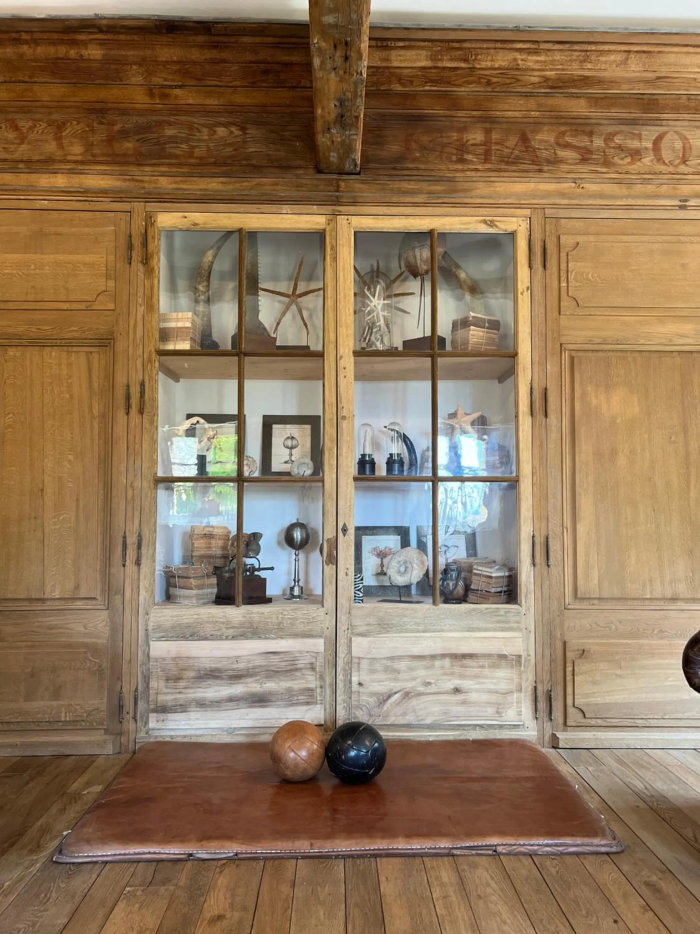 Decorative detail in Villa Hautvallon - Peaceful Escape in Provence
