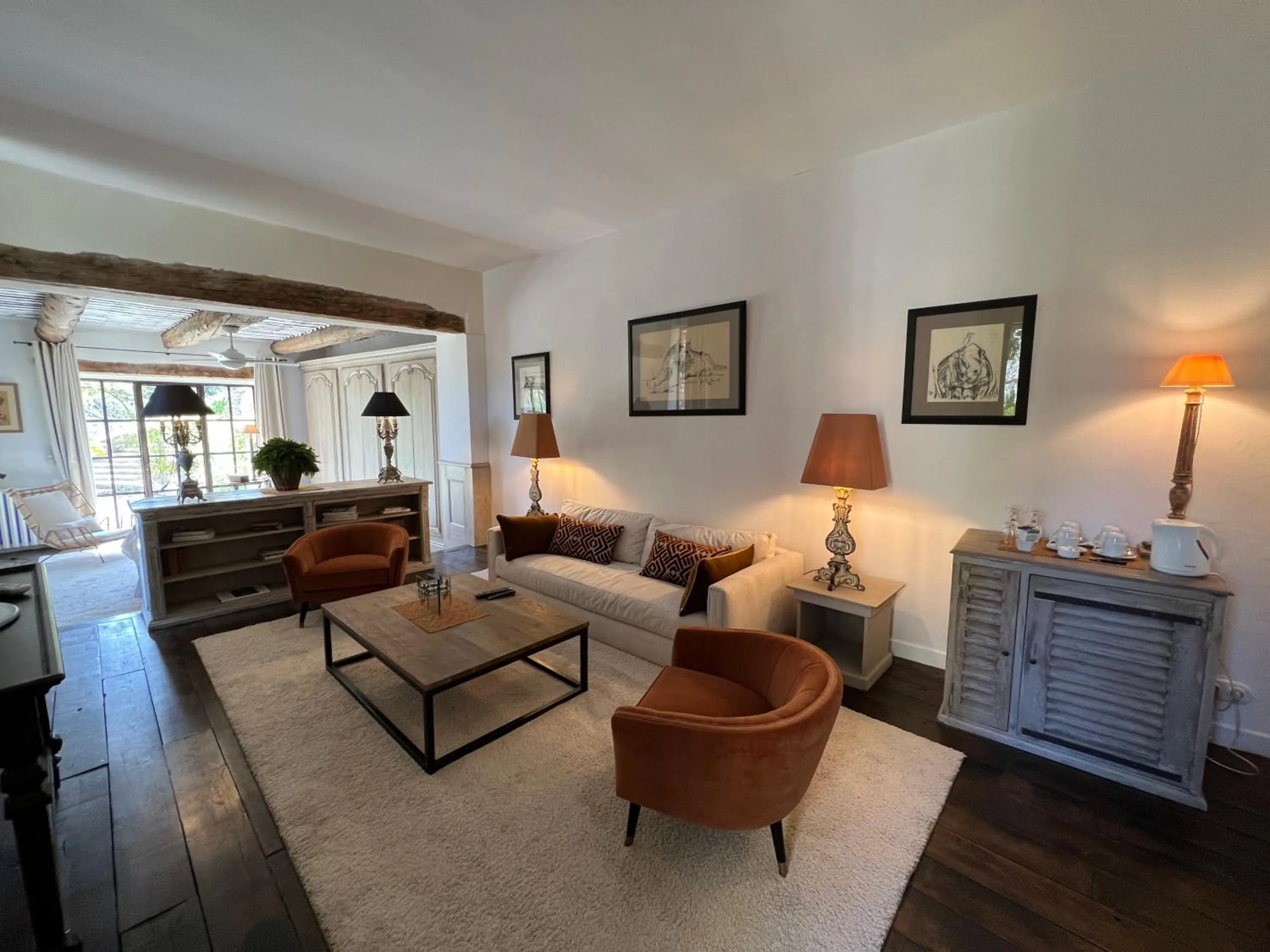 Living room in Villa Hautvallon - Peaceful Escape in Provence