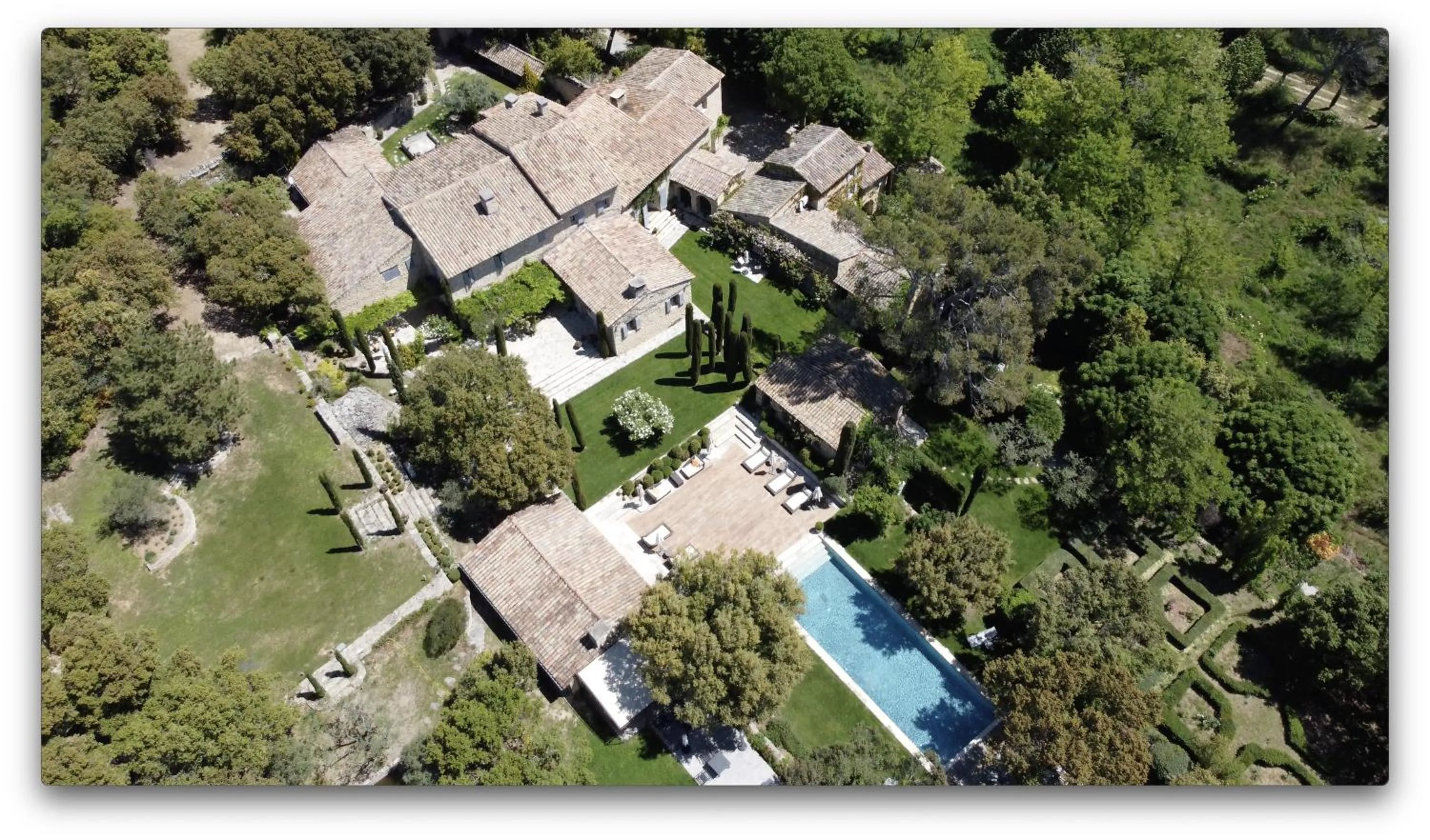 Property building in Villa Hautvallon - Peaceful Escape in Provence