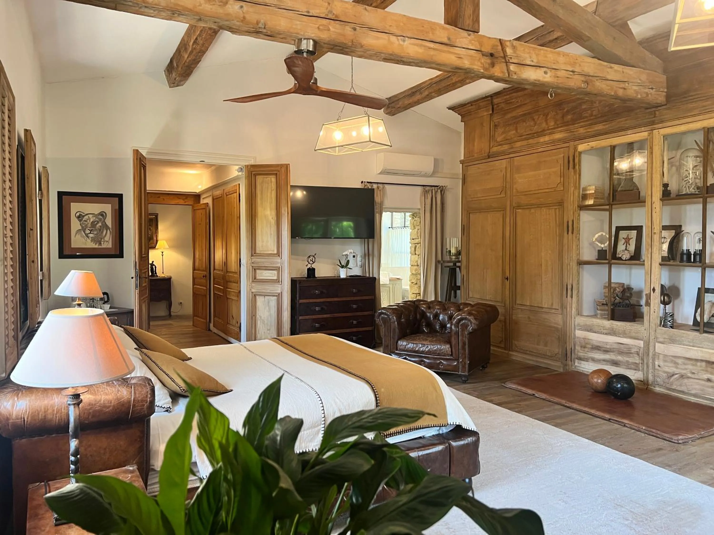Bedroom, Bed in Villa Hautvallon - Peaceful Escape in Provence