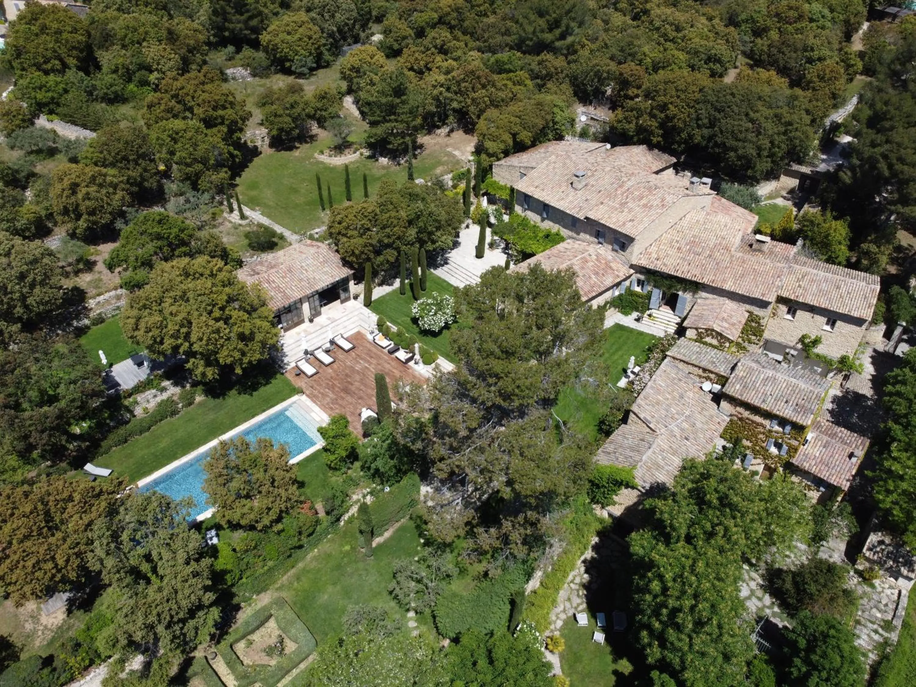 Property building in Villa Hautvallon - Peaceful Escape in Provence