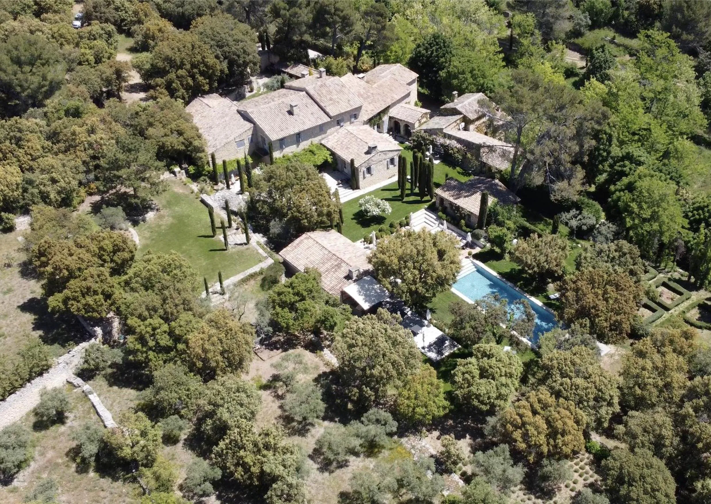 Property building in Villa Hautvallon - Peaceful Escape in Provence