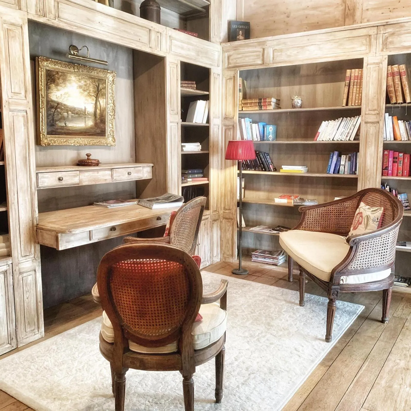 Library in Villa Hautvallon - Peaceful Escape in Provence