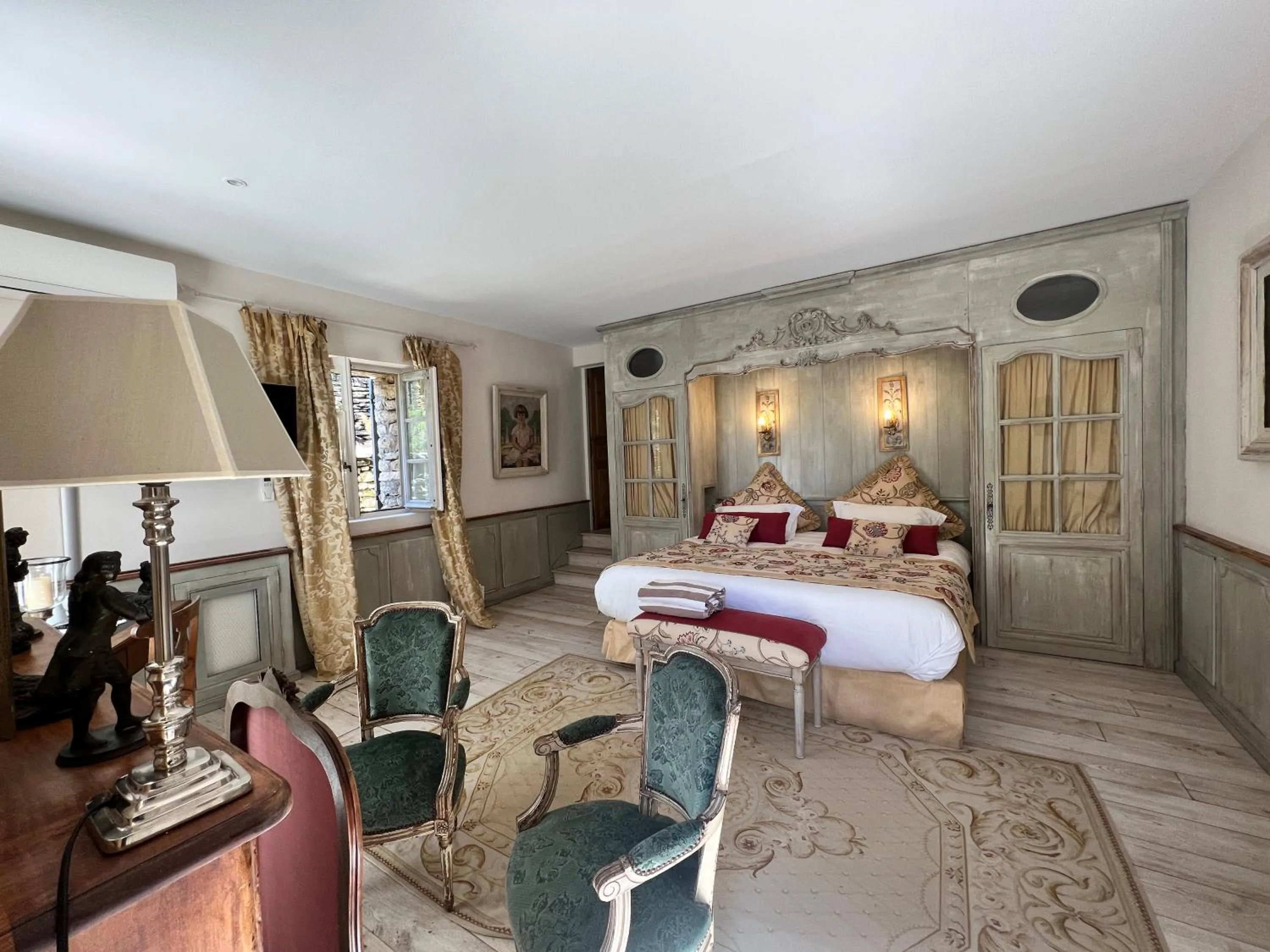 Bedroom, Bed in Villa Hautvallon - Peaceful Escape in Provence