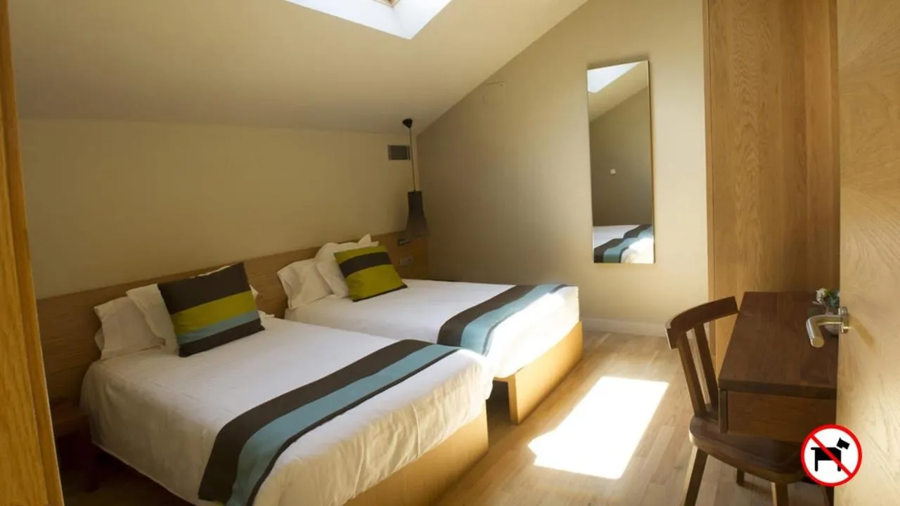 Property building, Bed in Apartaments Vall de Núria