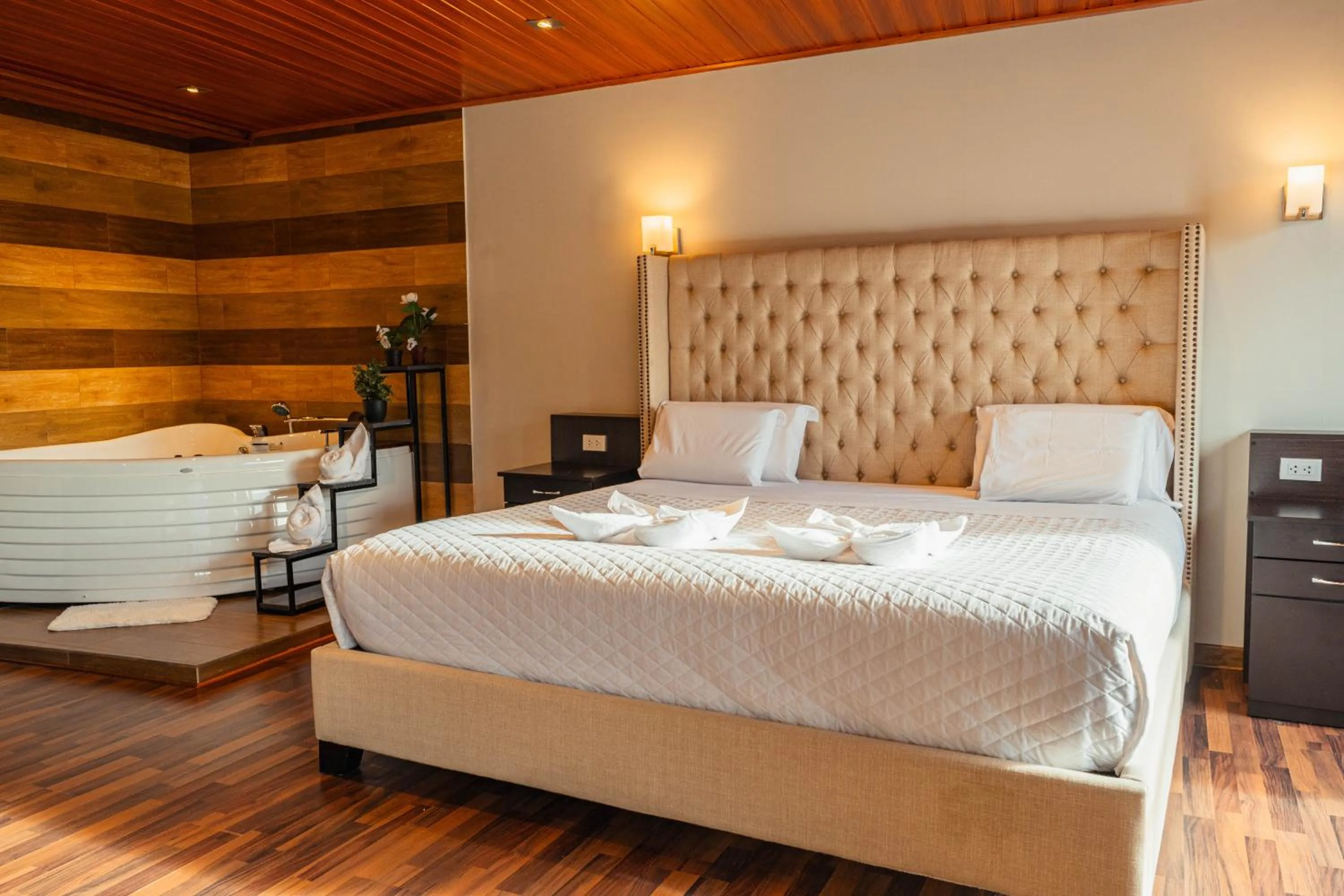 Bath, Bed in Hotel California Urubamba