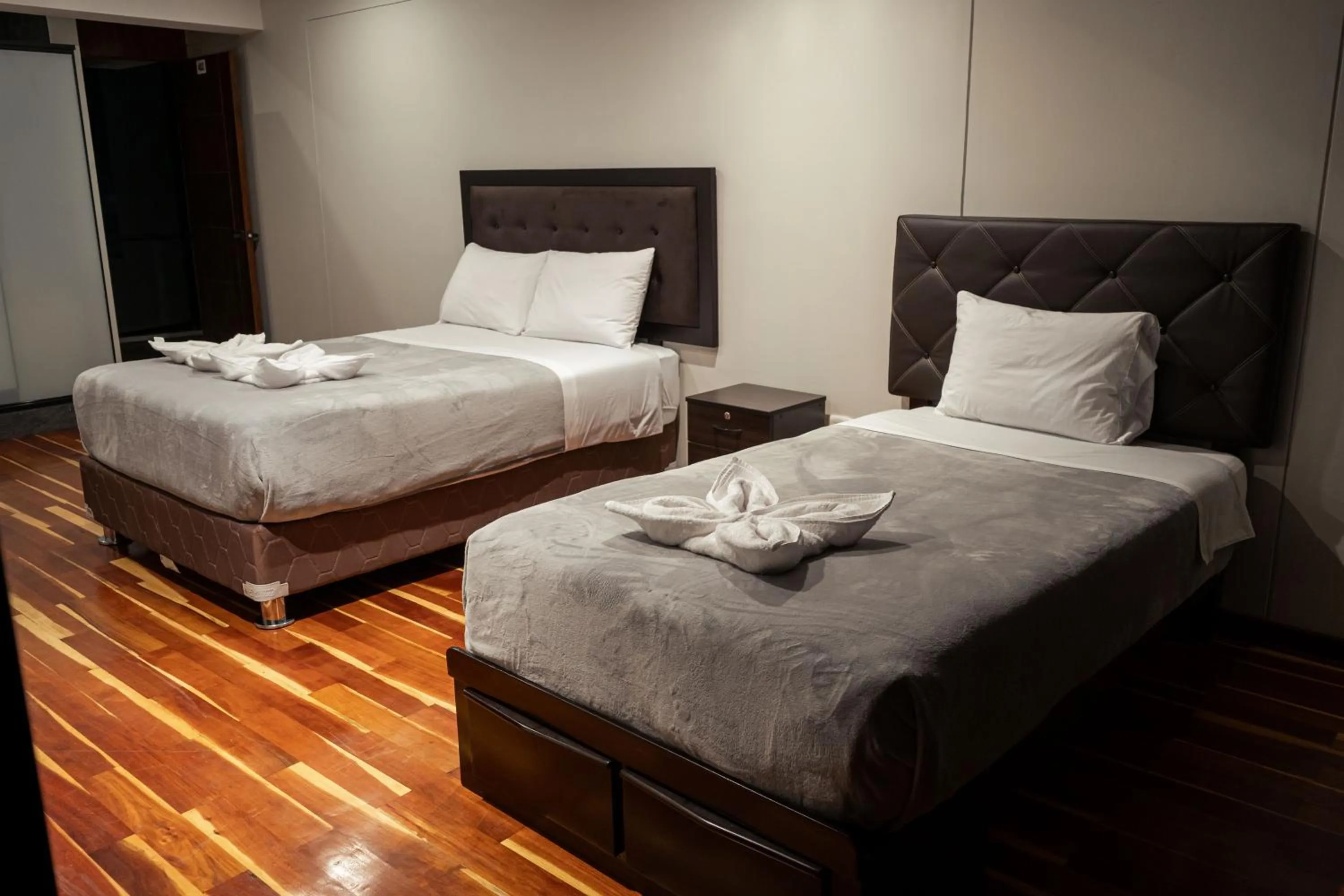 Photo of the whole room, Bed in Hotel California Urubamba