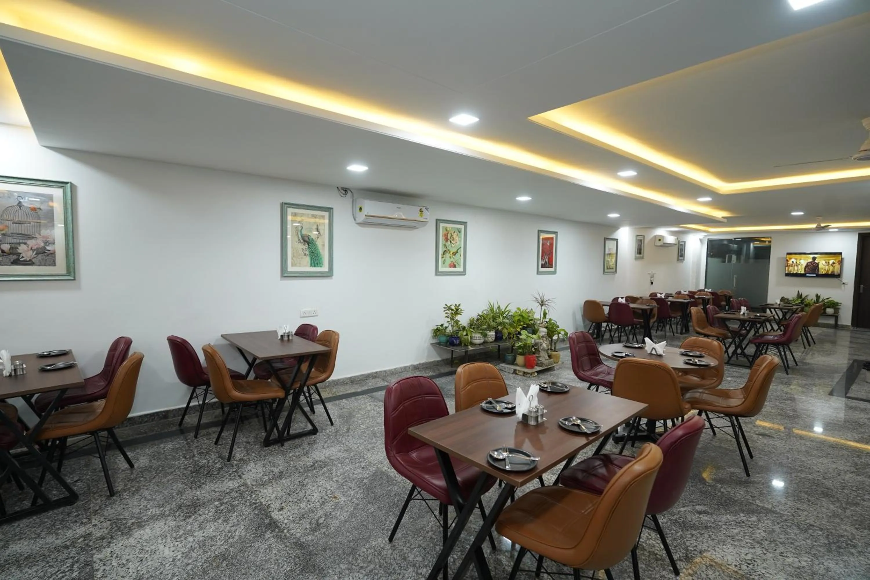 Restaurant/places to eat in Posh Garden Inn Artemis Hospital Road Gurgaon