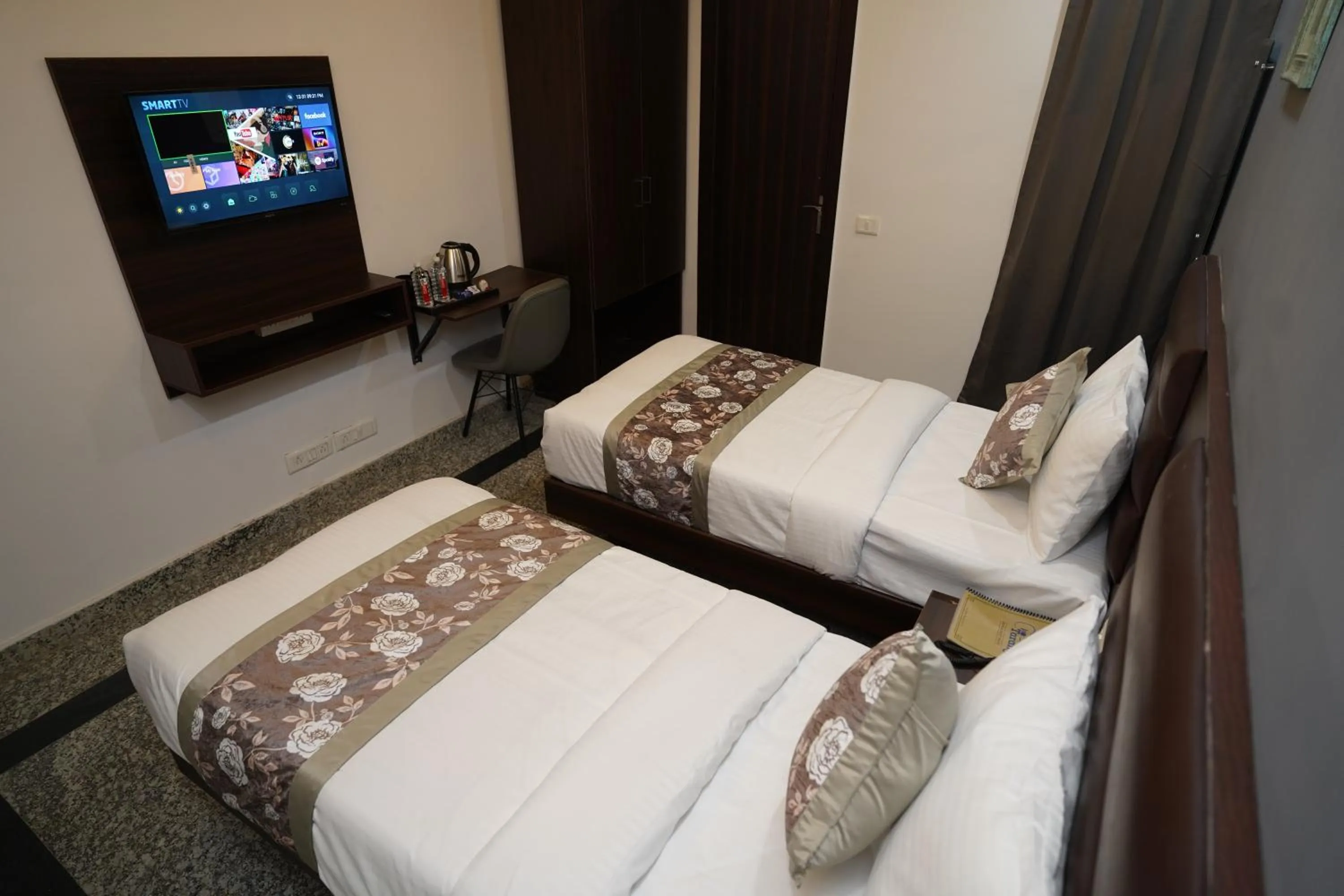 Photo of the whole room, Bed in Posh Garden Inn Artemis Hospital Road Gurgaon