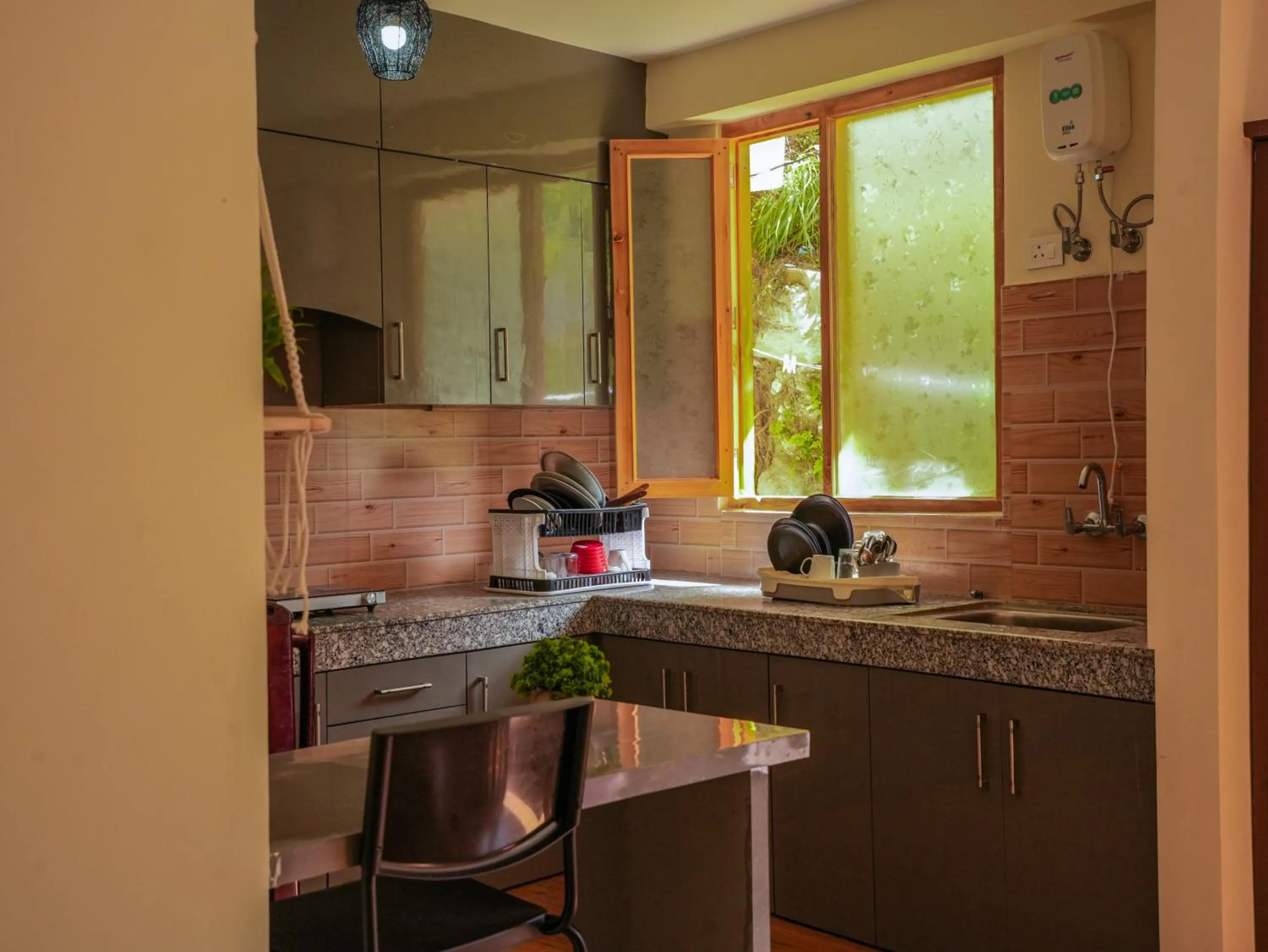 Alooma Cafe and Homestay