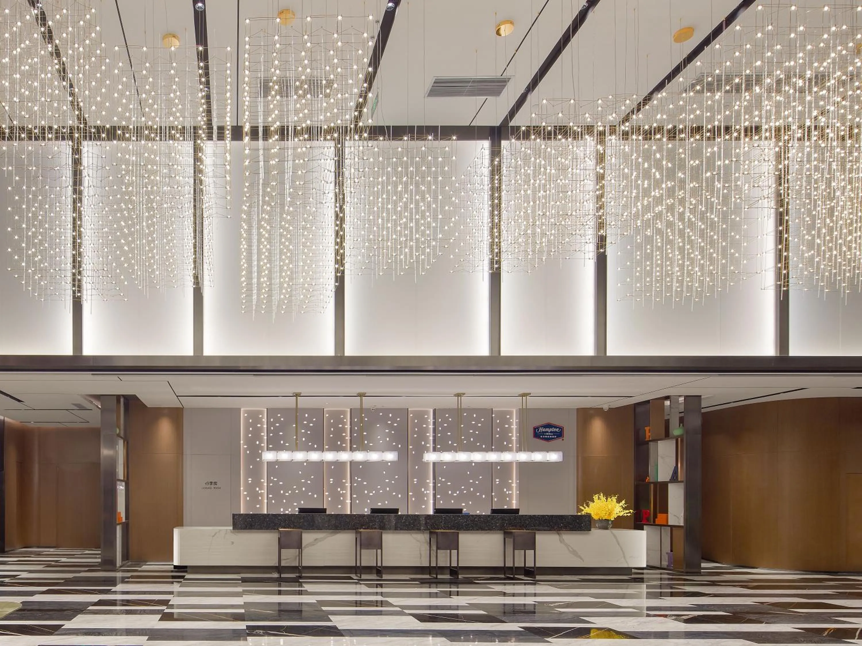 Lobby or reception in Hampton by Hilton Shenzhen Bao'an Airport