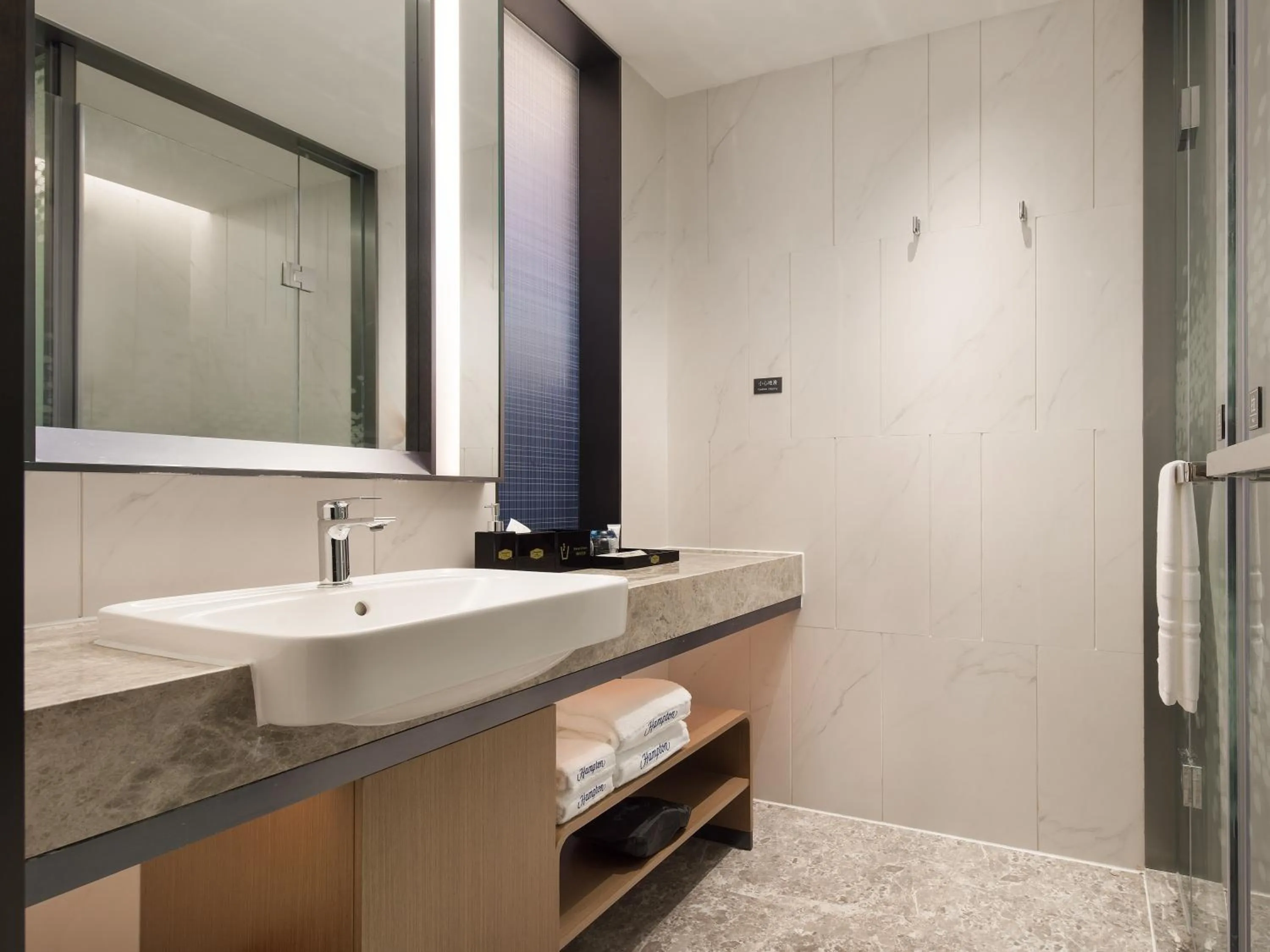 Bathroom in Hampton by Hilton Shenzhen Bao'an Airport