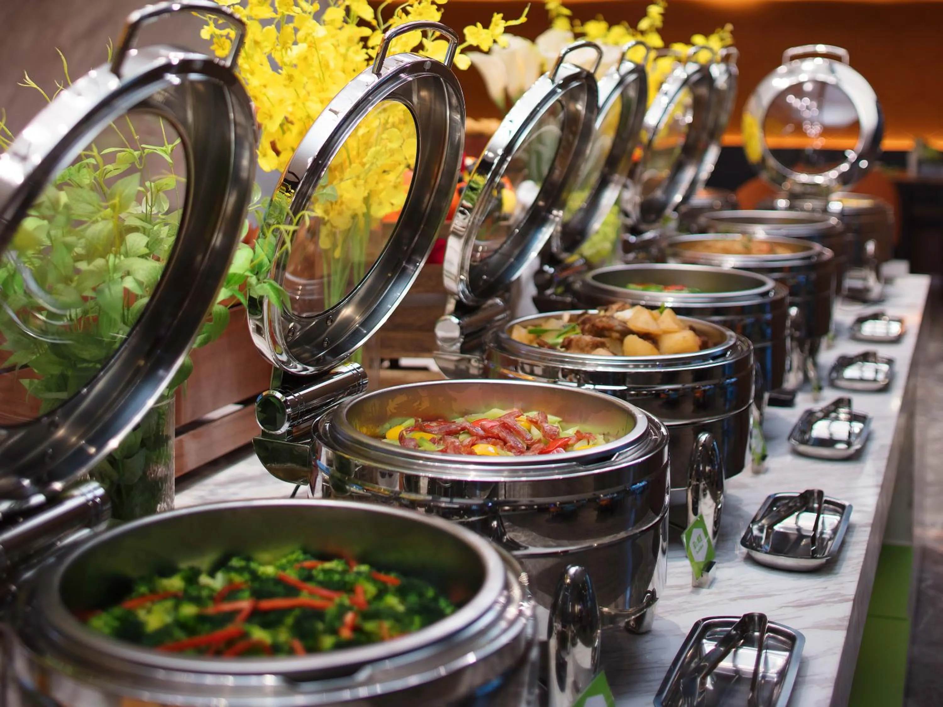 Buffet breakfast in Hampton by Hilton Shenzhen Bao'an Airport