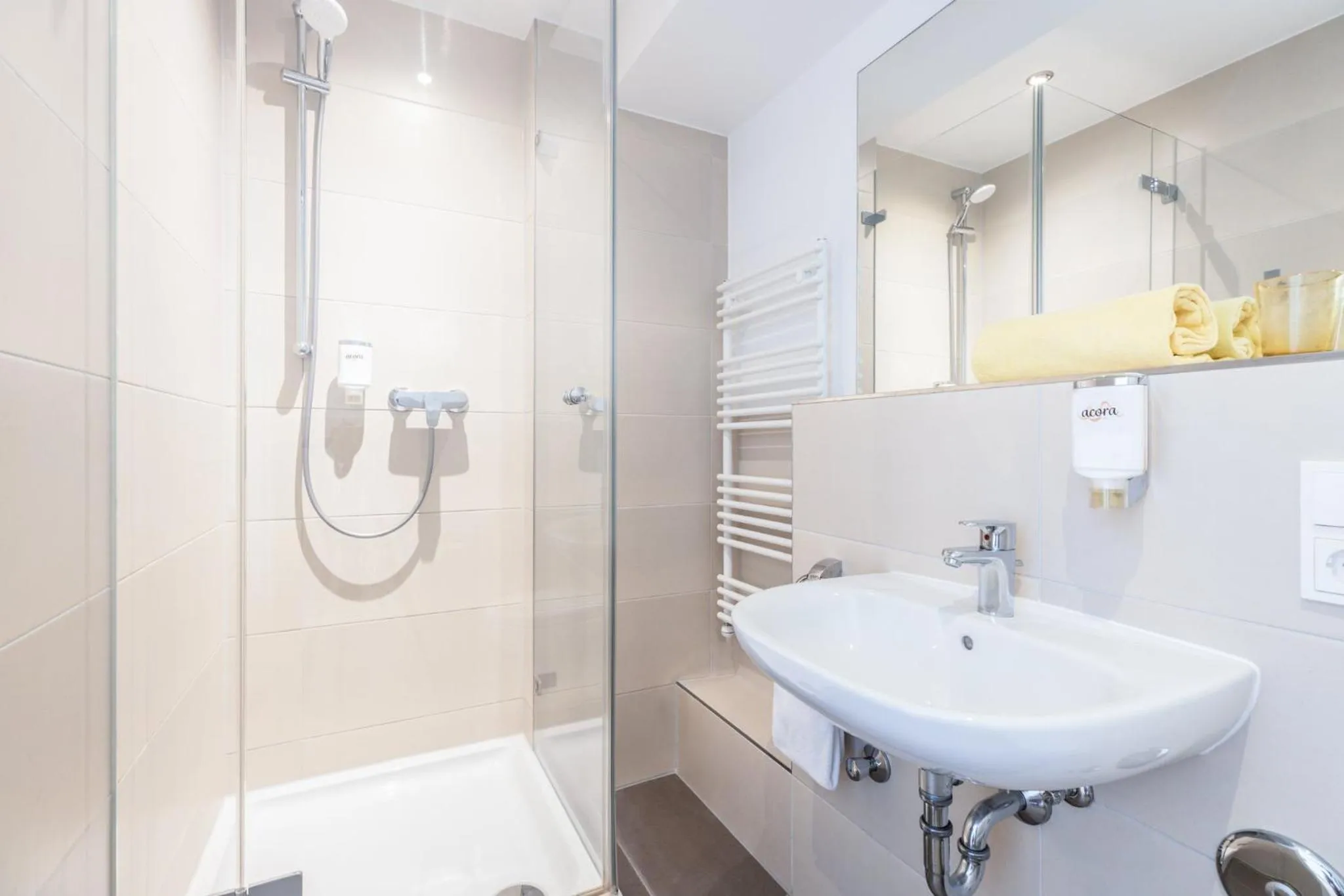 Photo of the whole room in acora Fürth Living the City