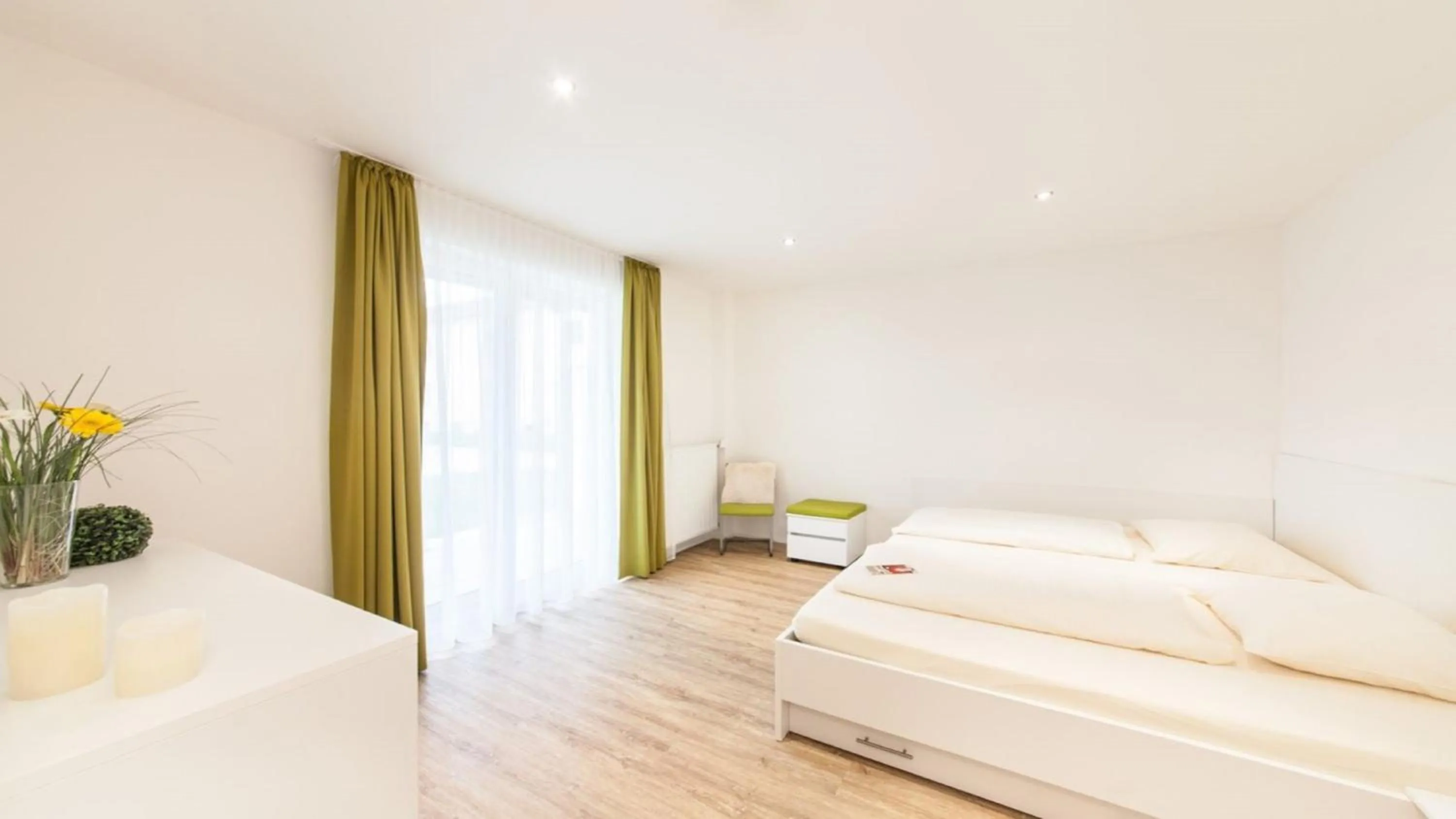 Photo of the whole room, Bed in acora Fürth Living the City