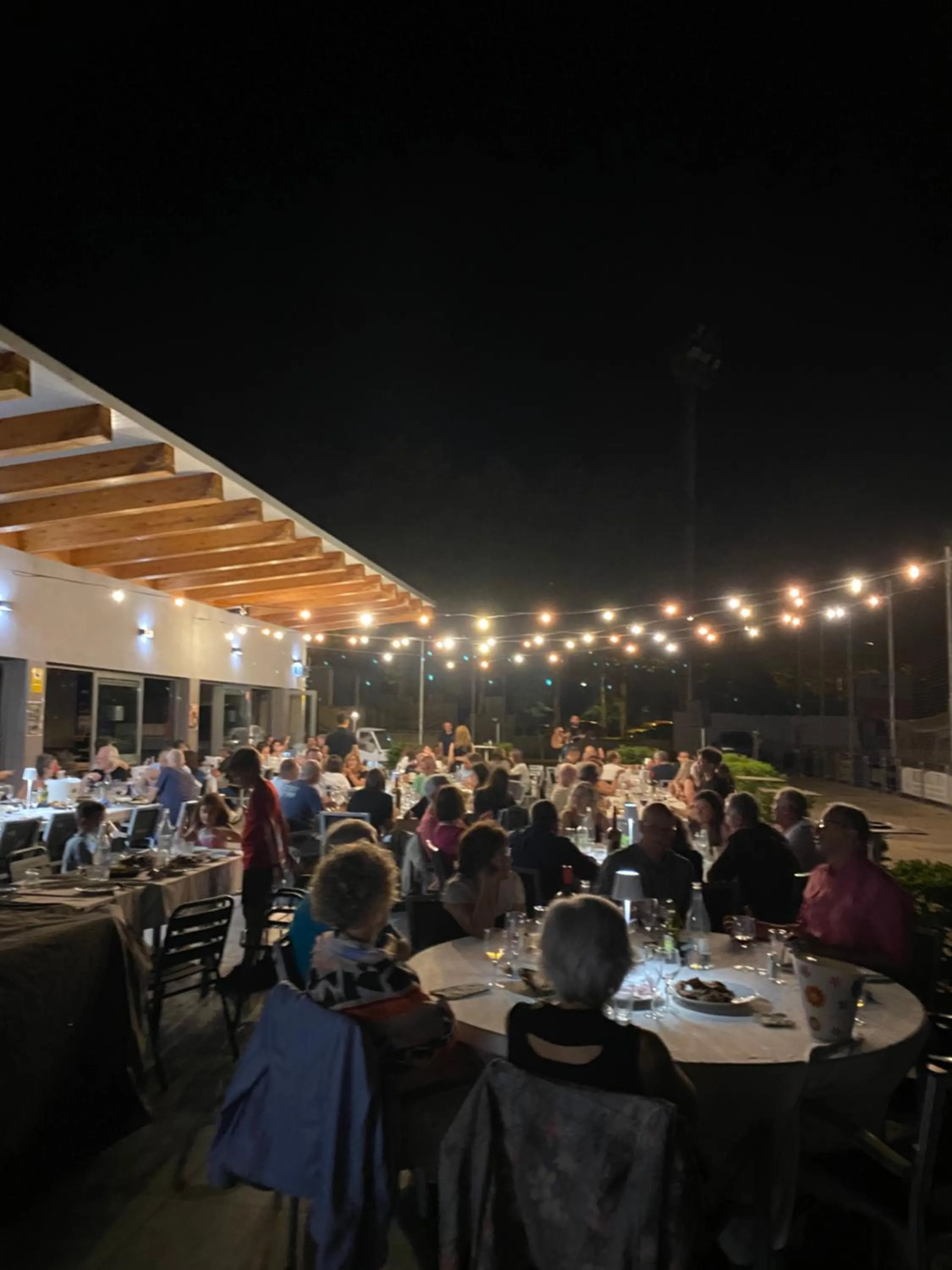 Restaurant/places to eat in APARTAMENTS LA CARPA