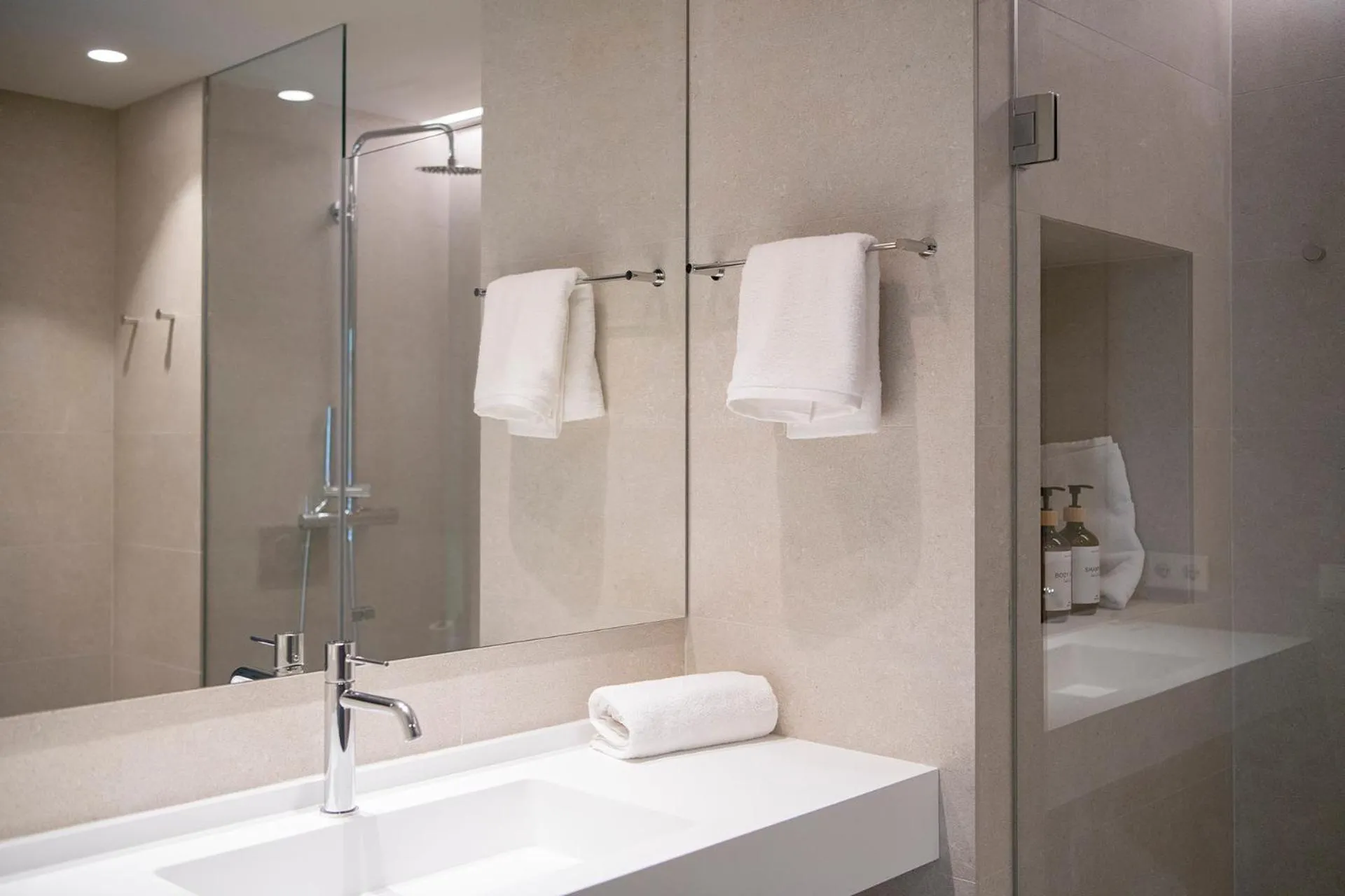 Toilet in APARTAMENTS LA CARPA