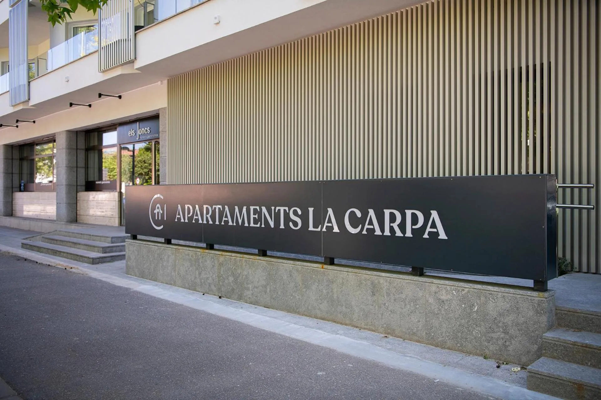 Property building in APARTAMENTS LA CARPA