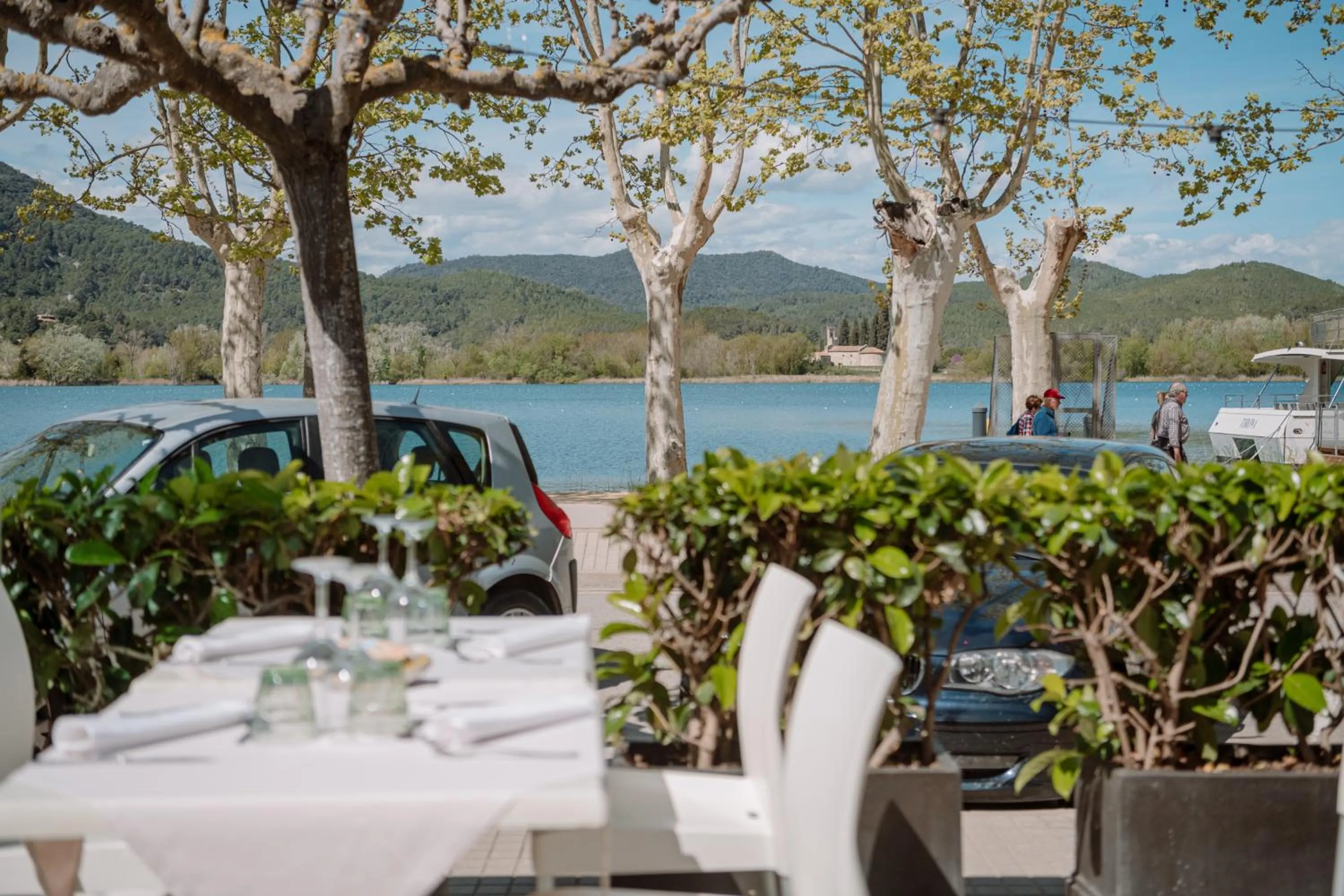 Restaurant/places to eat in APARTAMENTS LA CARPA