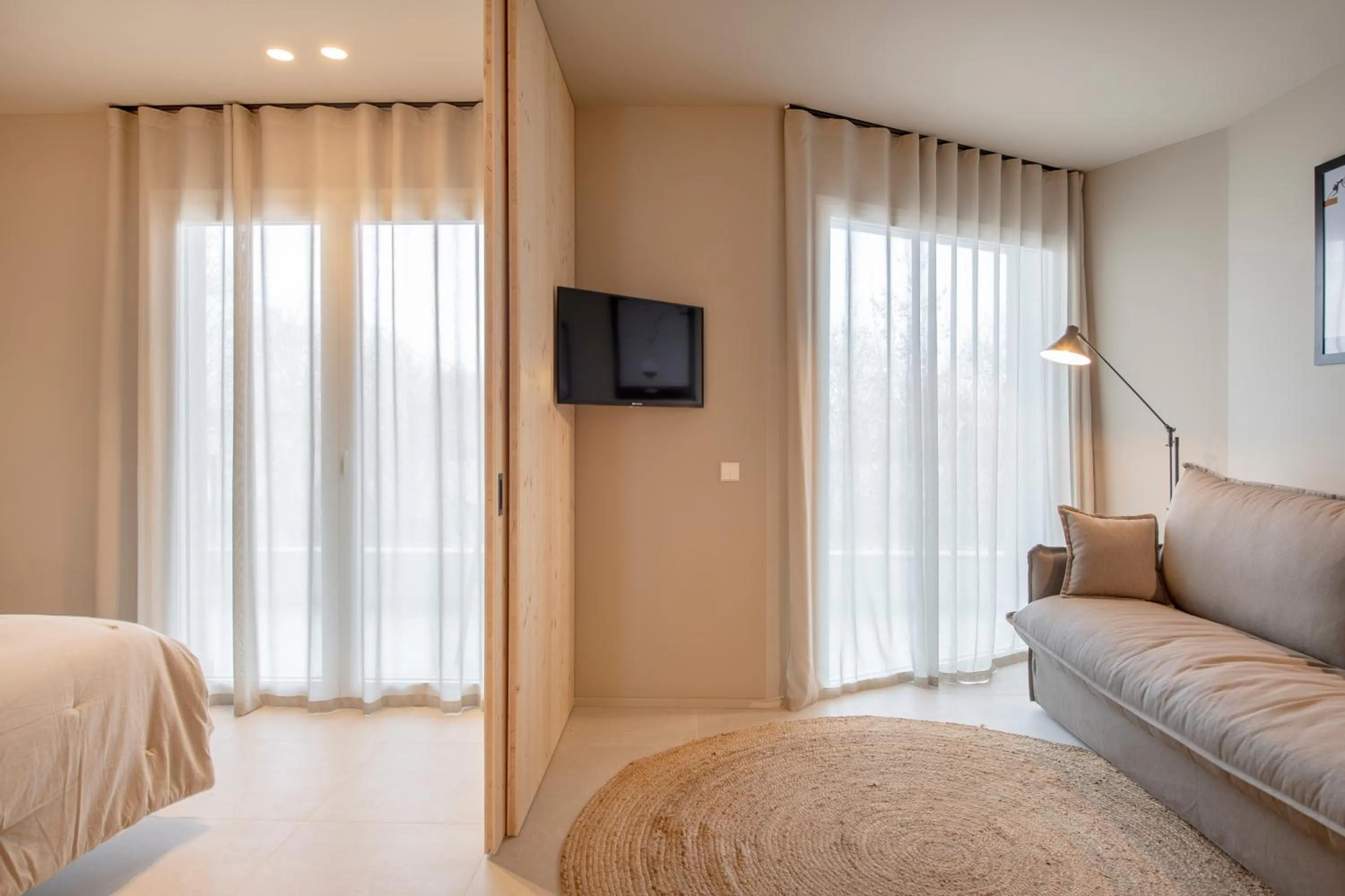 Living room, Bed in APARTAMENTS LA CARPA