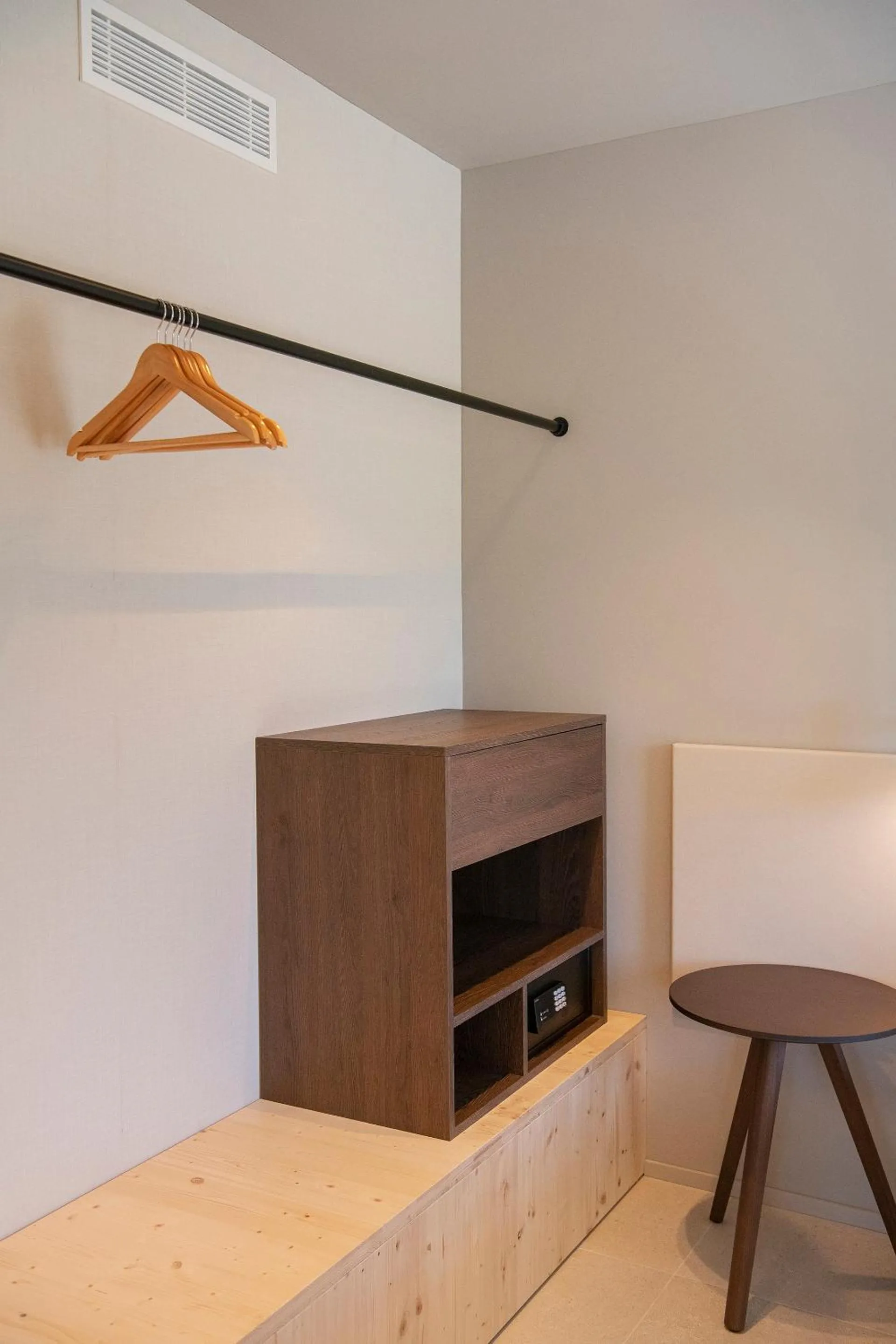 wardrobe in APARTAMENTS LA CARPA
