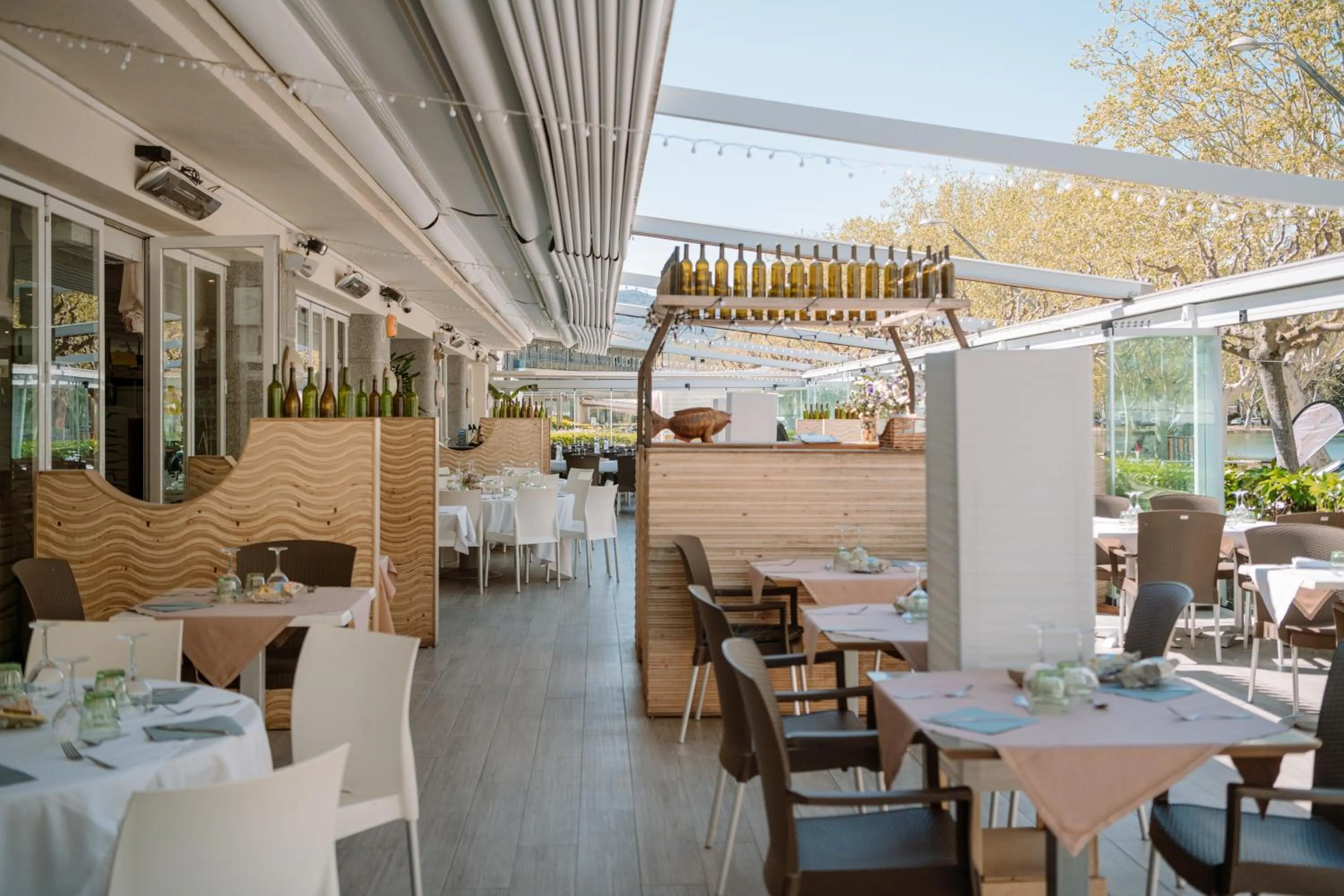 Restaurant/places to eat in APARTAMENTS LA CARPA