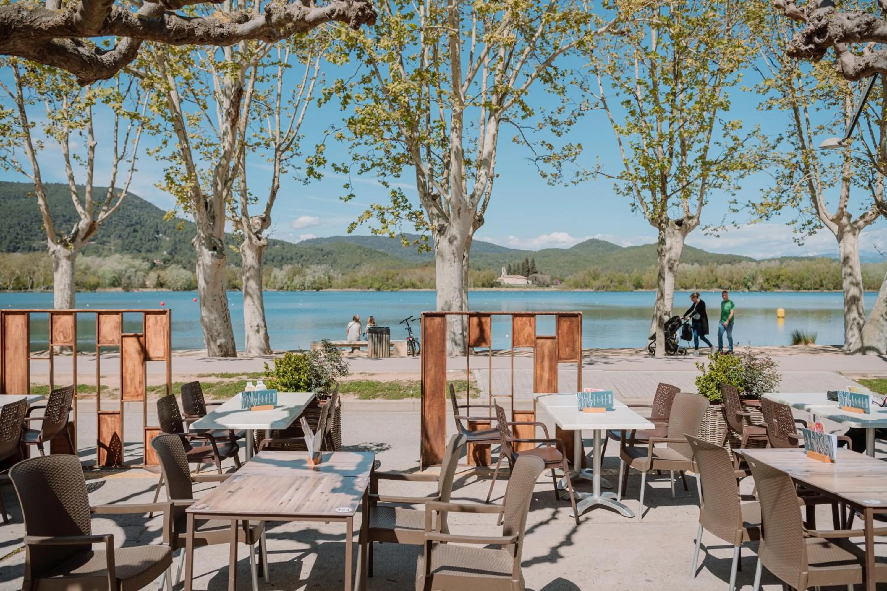 Restaurant/places to eat in APARTAMENTS LA CARPA