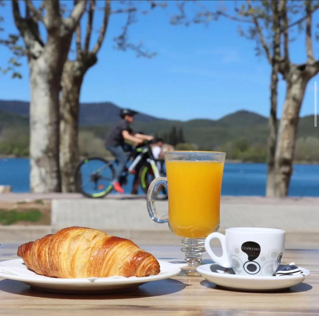 Restaurant/places to eat in APARTAMENTS LA CARPA