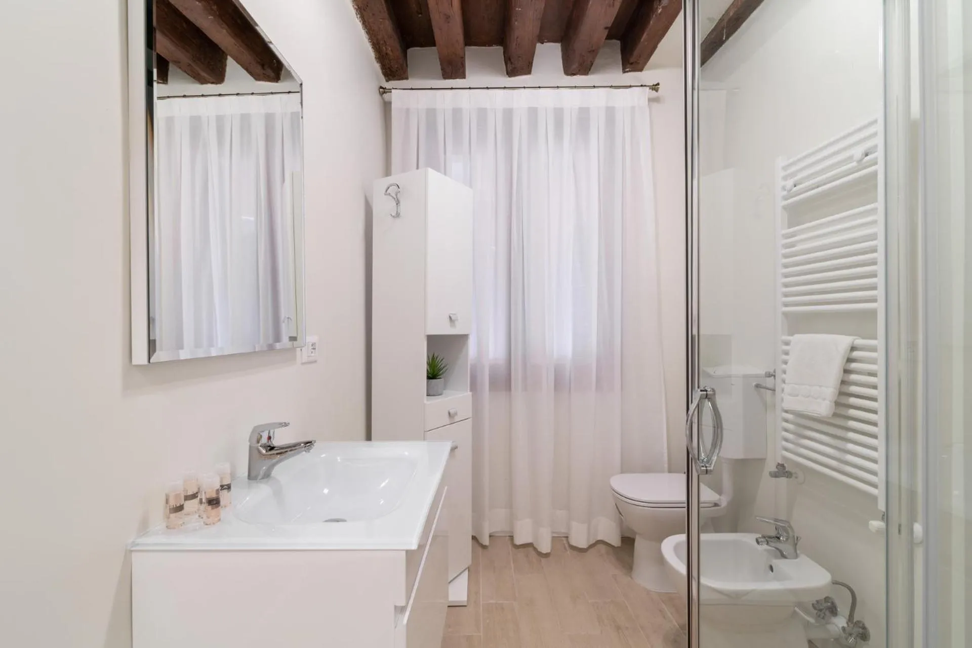 Bathroom in Venice Luxury Palace 3 by Wonderful Italy