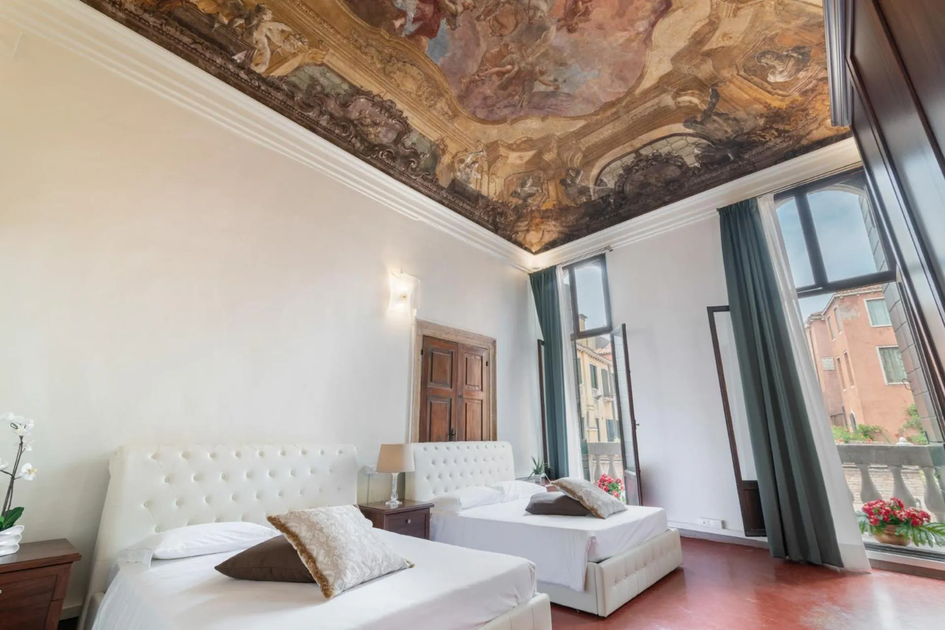Bed in Venice Luxury Palace 3 by Wonderful Italy