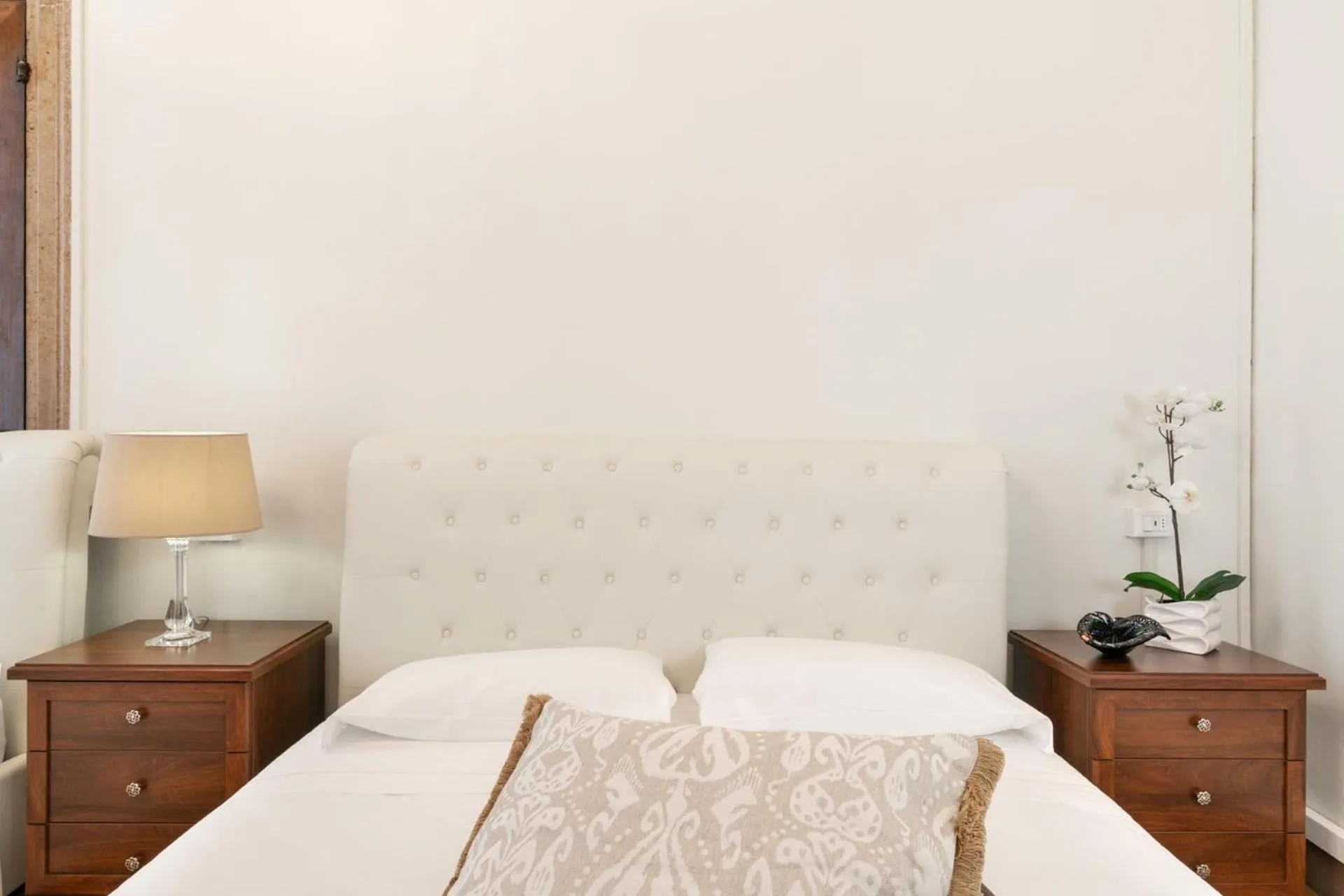 Communal lounge/ TV room, Bed in Venice Luxury Palace 3 by Wonderful Italy