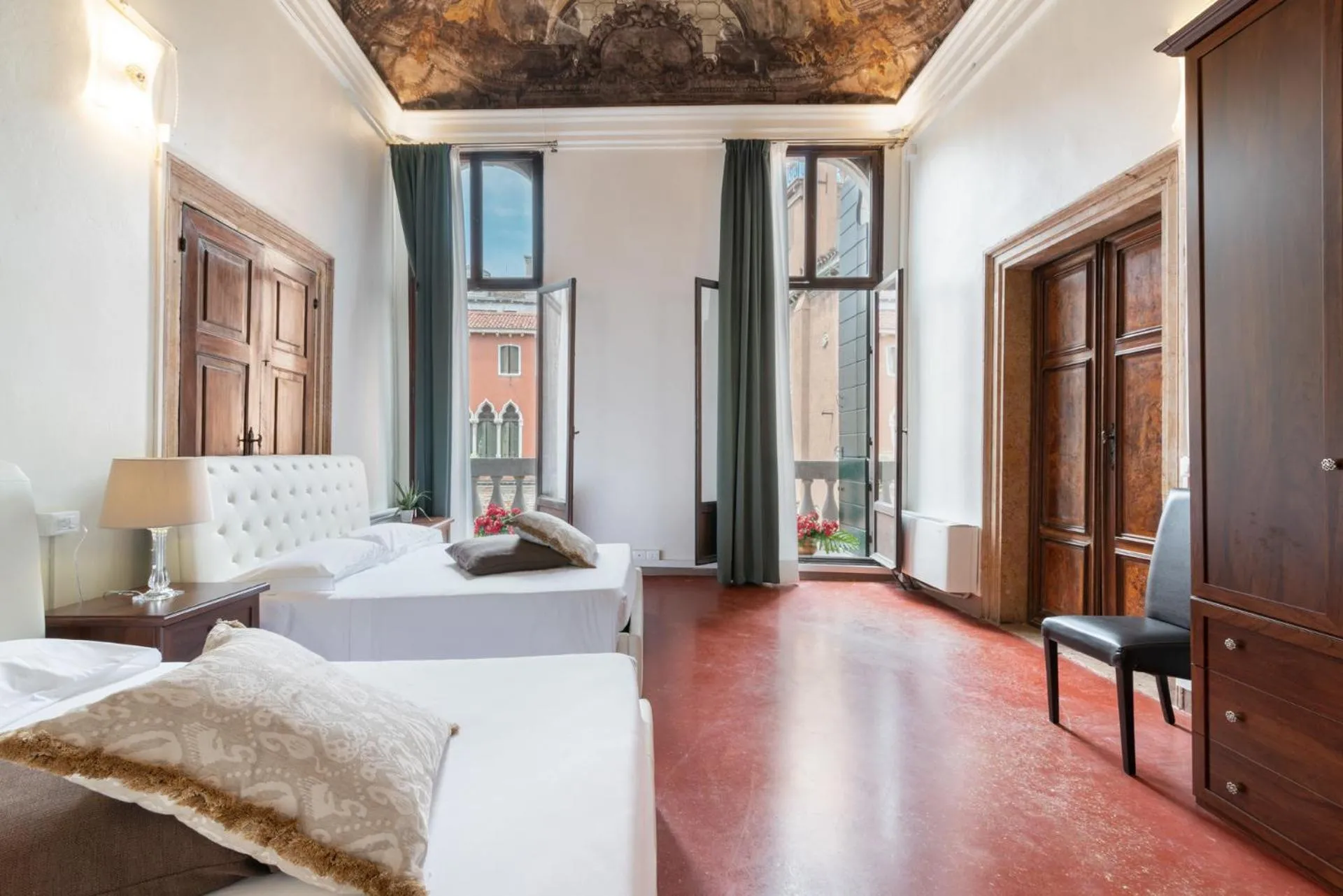 Bed in Venice Luxury Palace 3 by Wonderful Italy