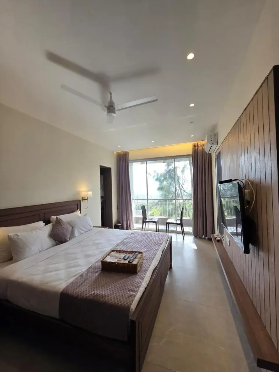 King Room with Balcony in Cloud Green Resort King Room with Balcony in Cloud Green Resort