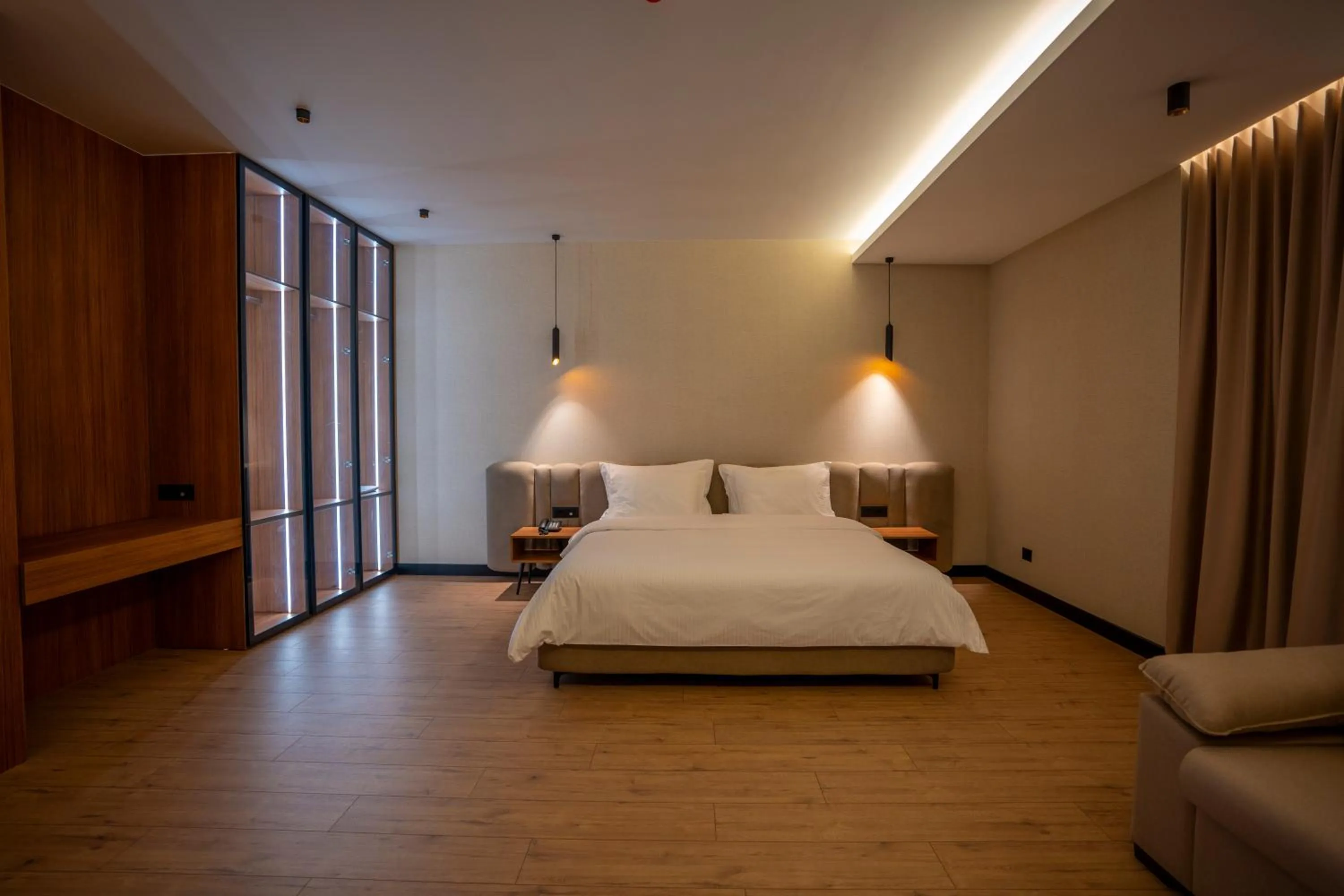 Property building, Bed in Duomo Resort