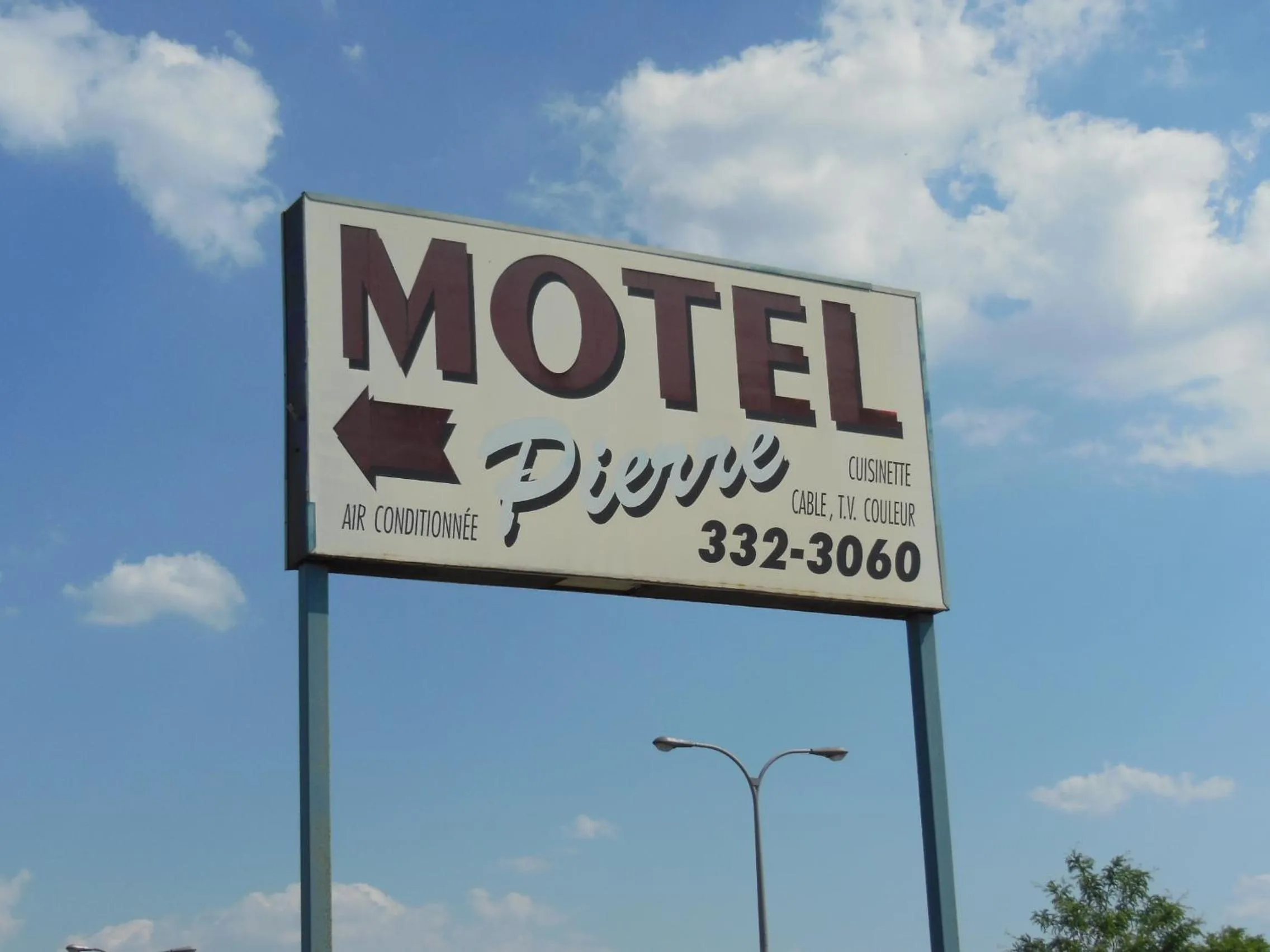 Facade/entrance in Motel Pierre