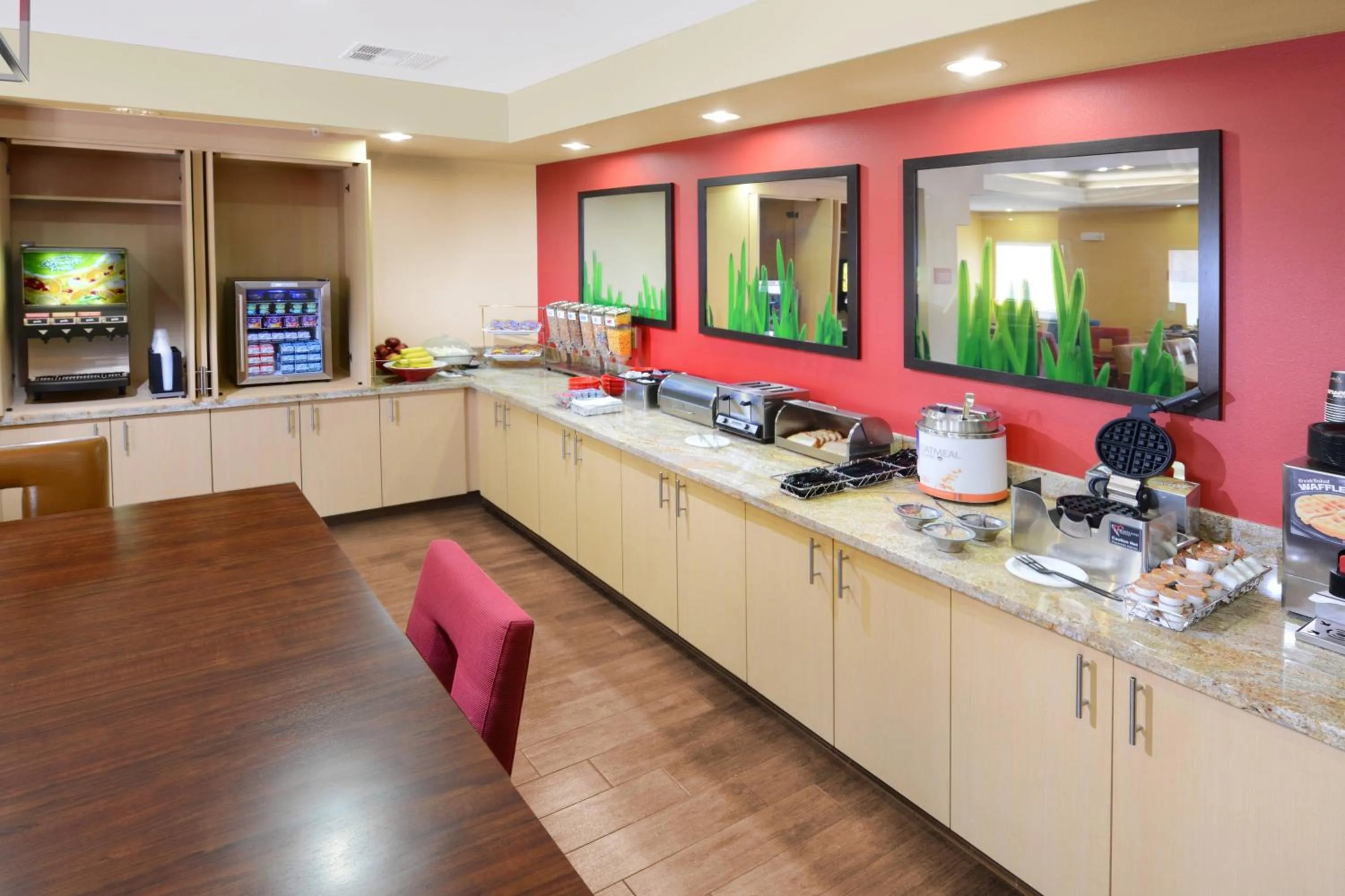 Breakfast in TownePlace Suites by Marriott Houston Westchase