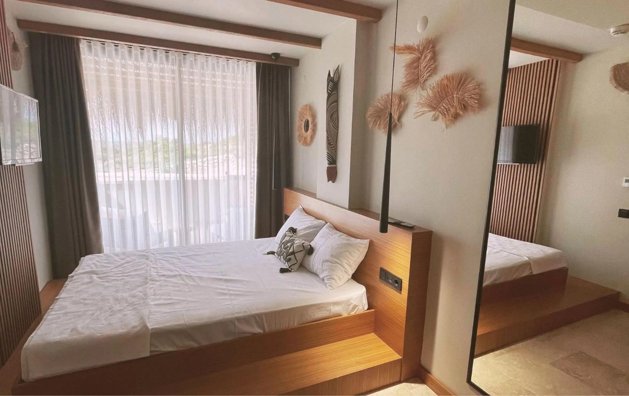 Photo of the whole room, Bed in The May Five - Adults only