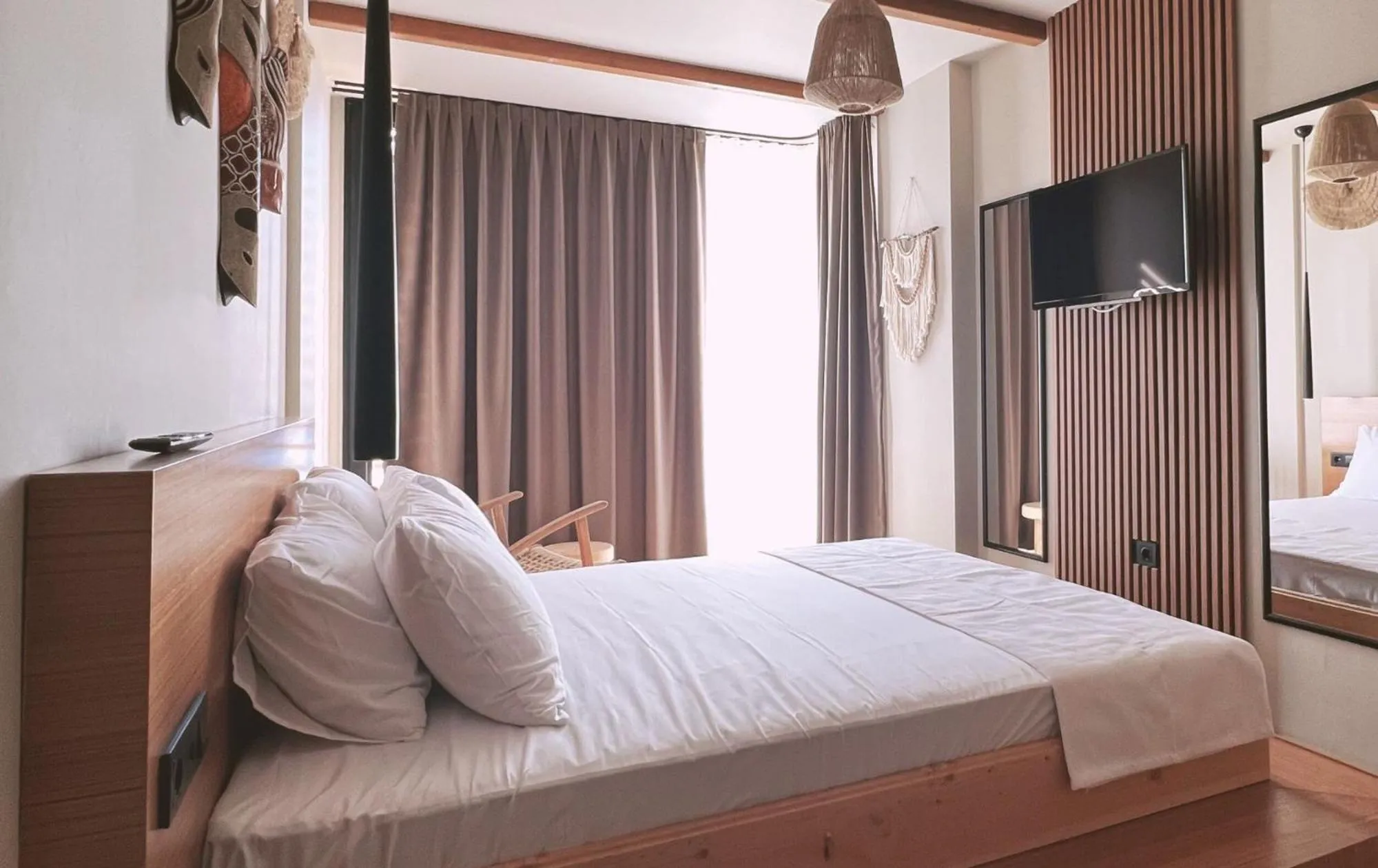 Photo of the whole room, Bed in The May Five - Adults only