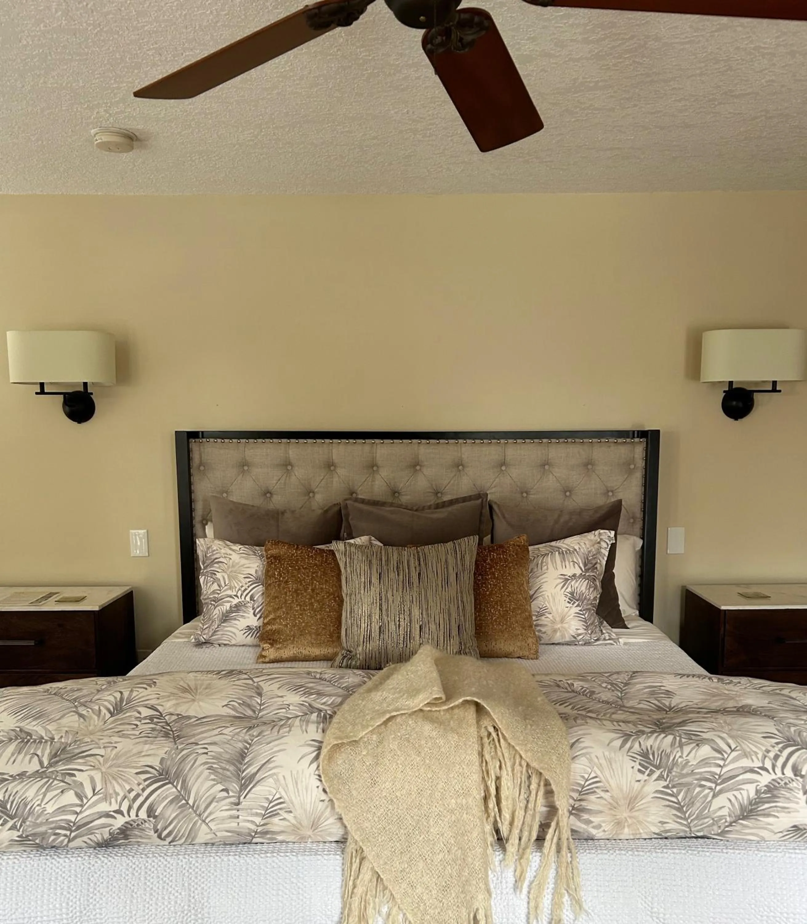 Bed in Norfolk Guest House Inn