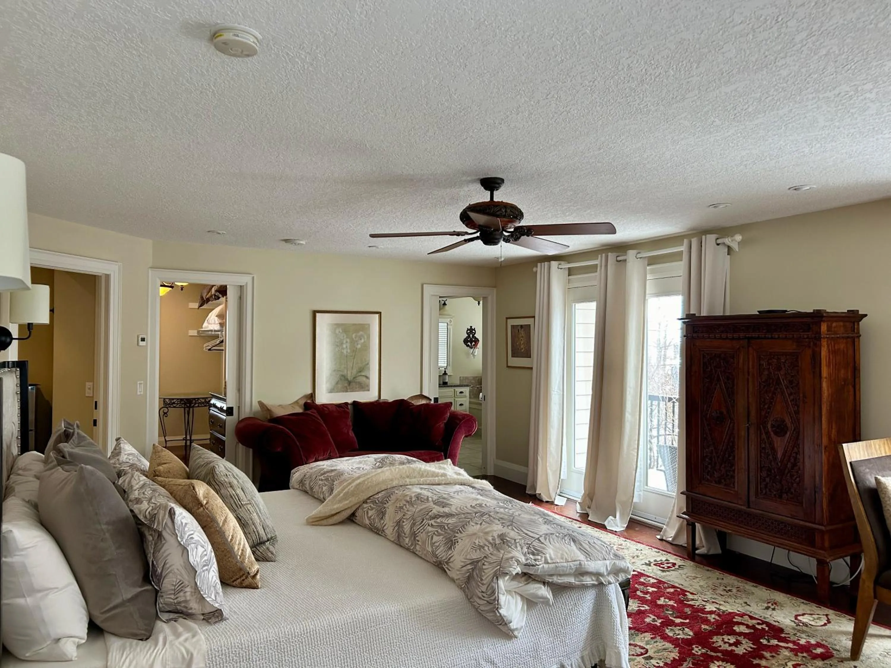 Bed in Norfolk Guest House Inn