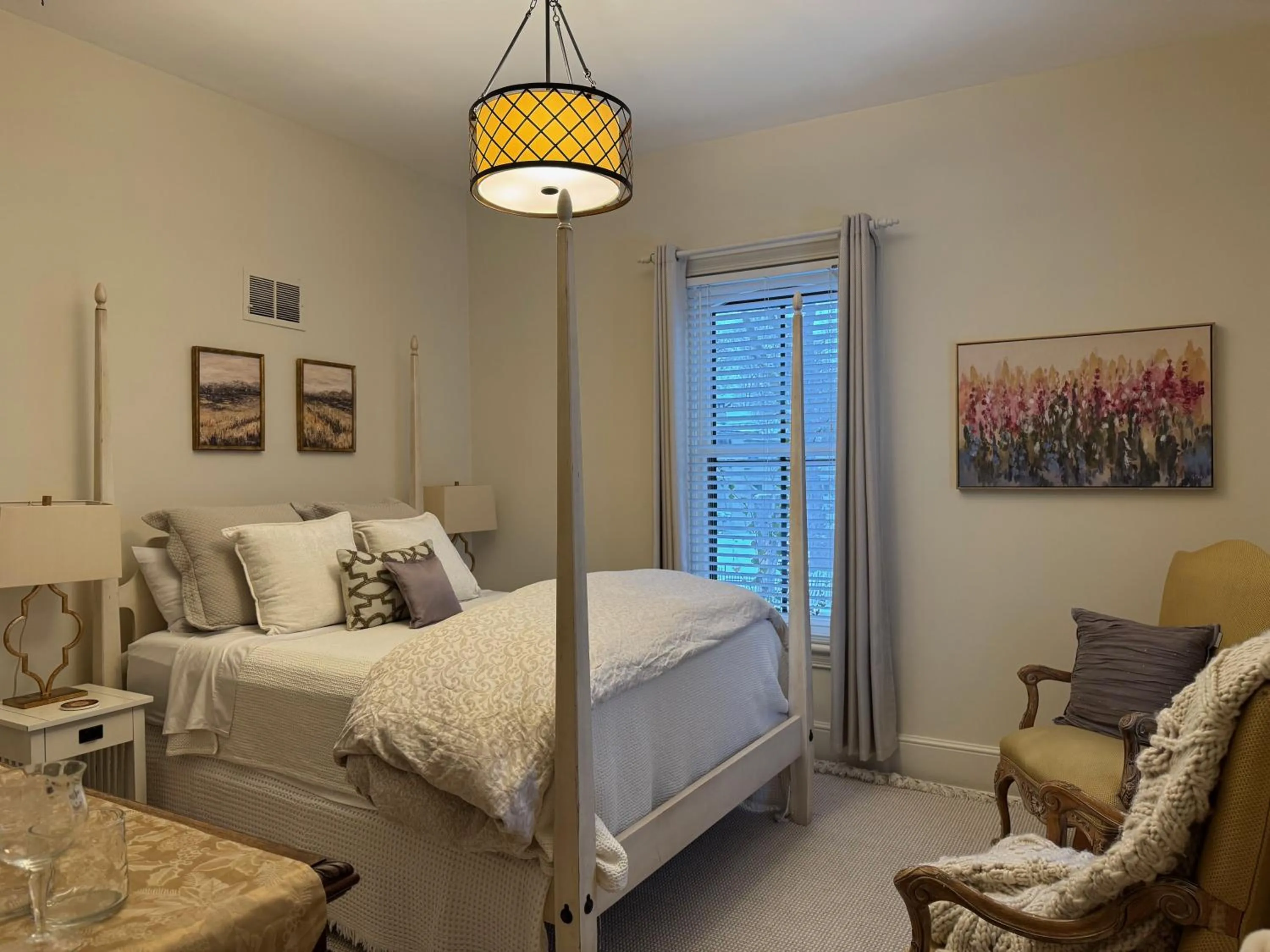 Bed in Norfolk Guest House Inn