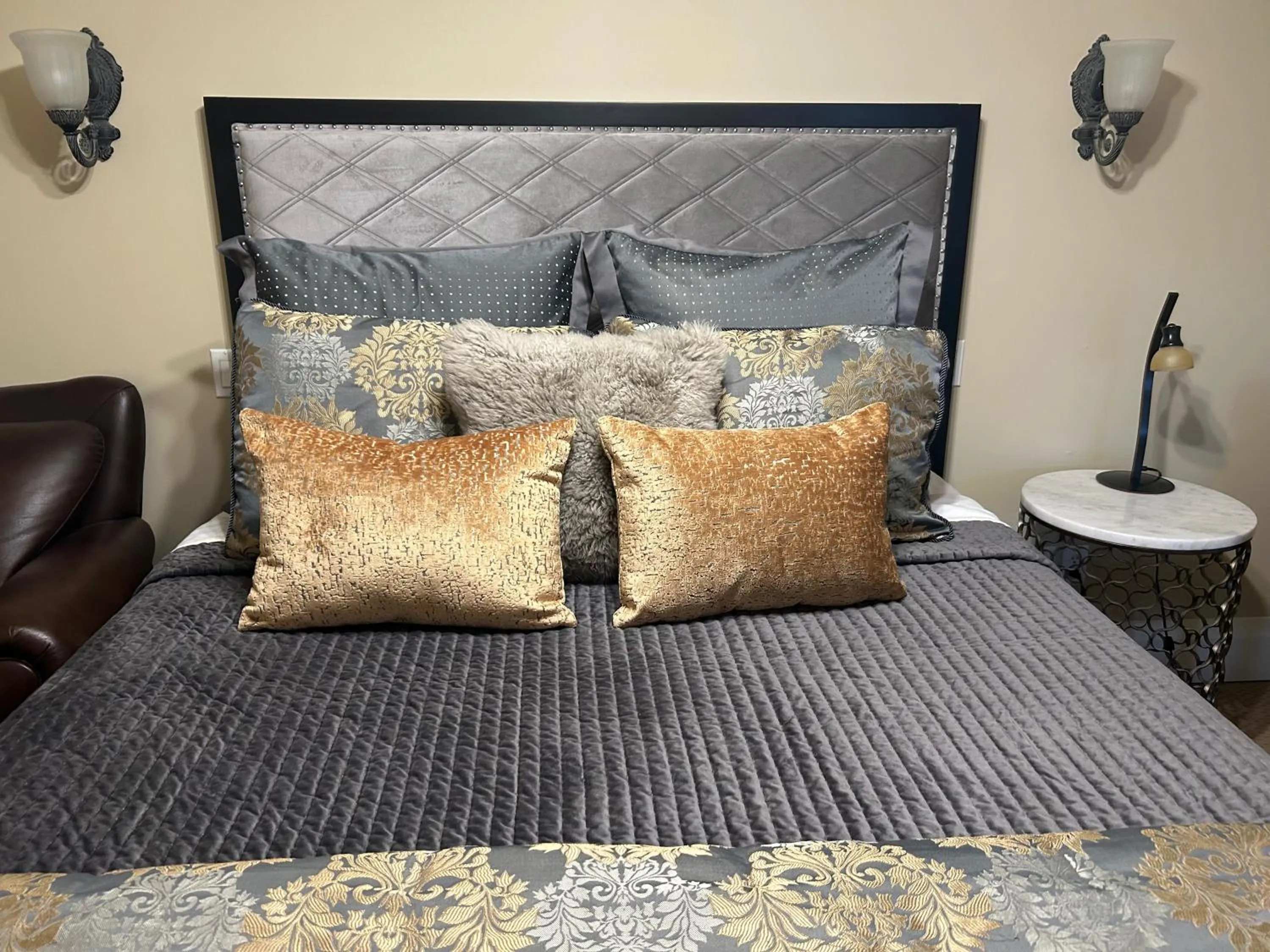 Bed in Norfolk Guest House Inn