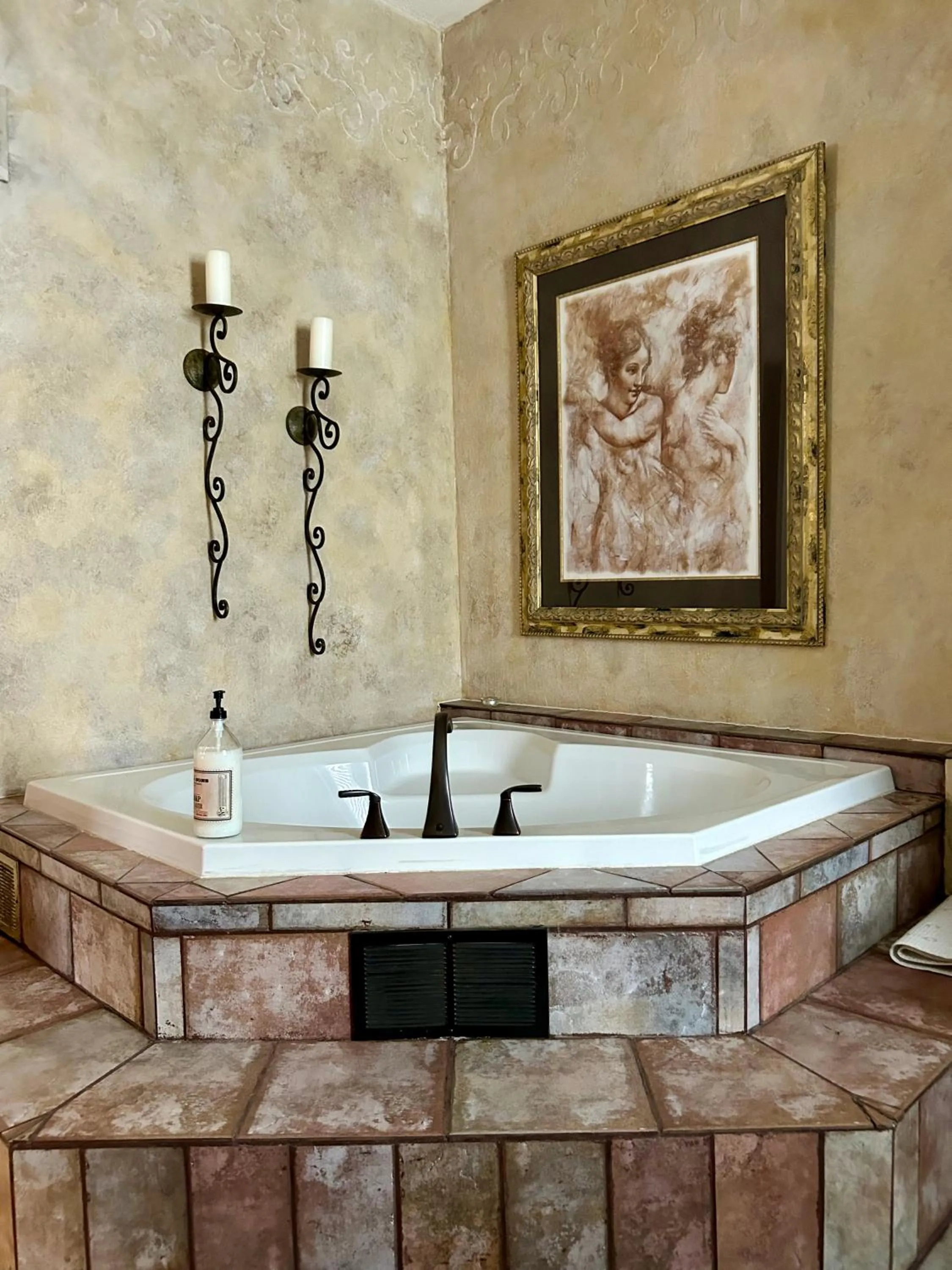 Bath in Norfolk Guest House Inn