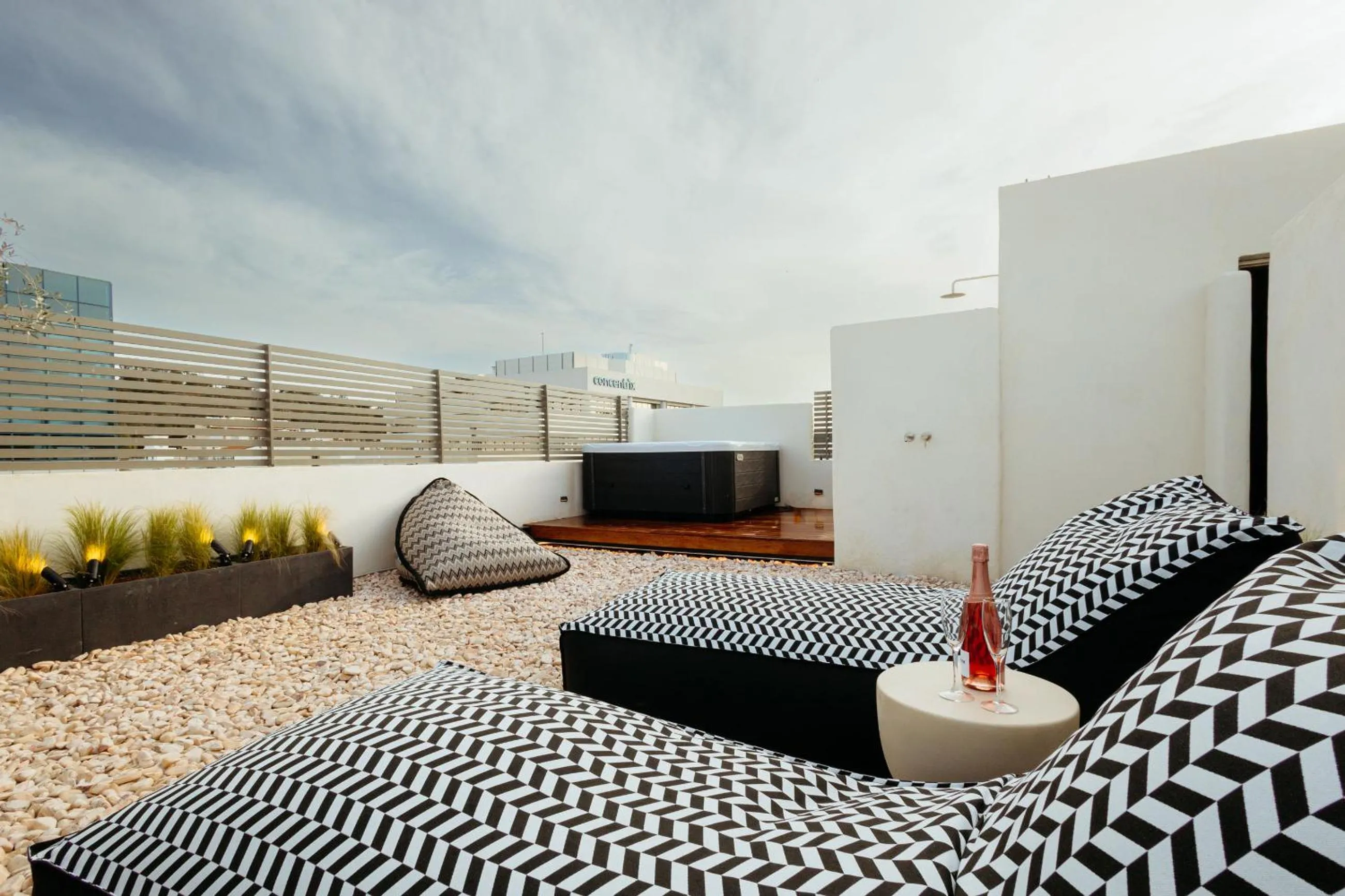 Hot Tub in Num Suites & Lofts Athens