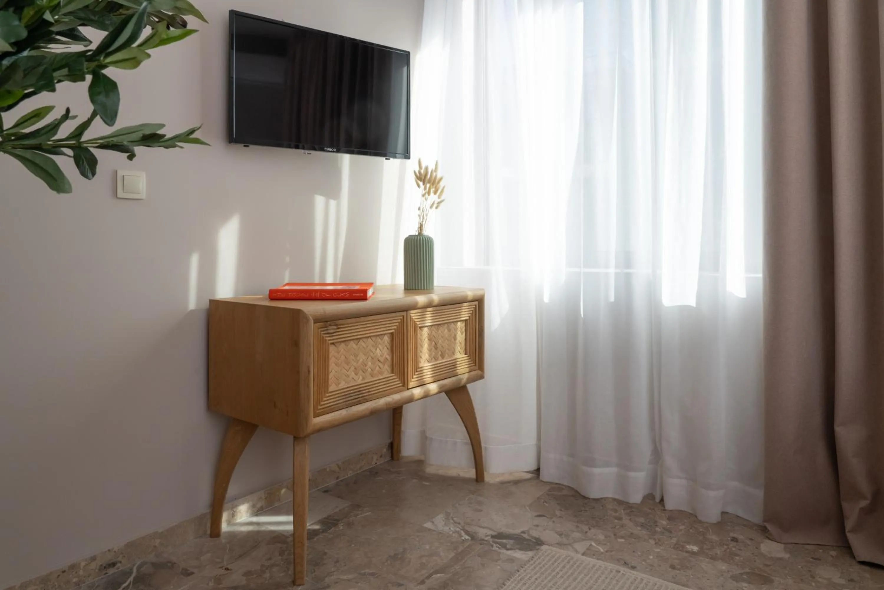 TV and multimedia in Num Suites & Lofts Athens