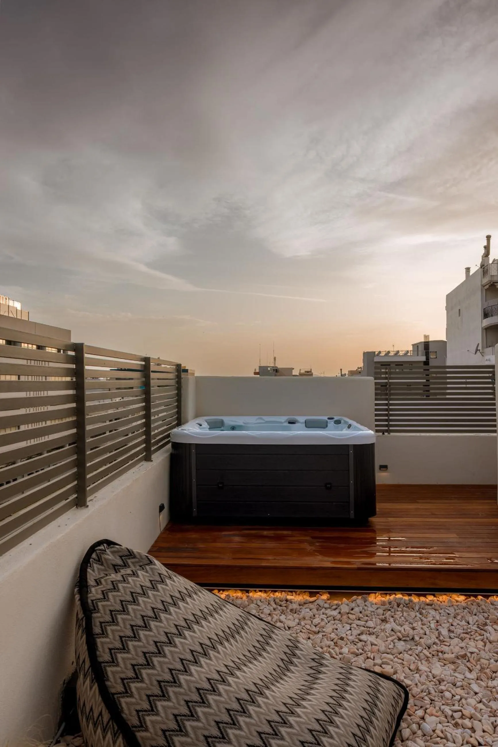 Hot Tub in Num Suites & Lofts Athens