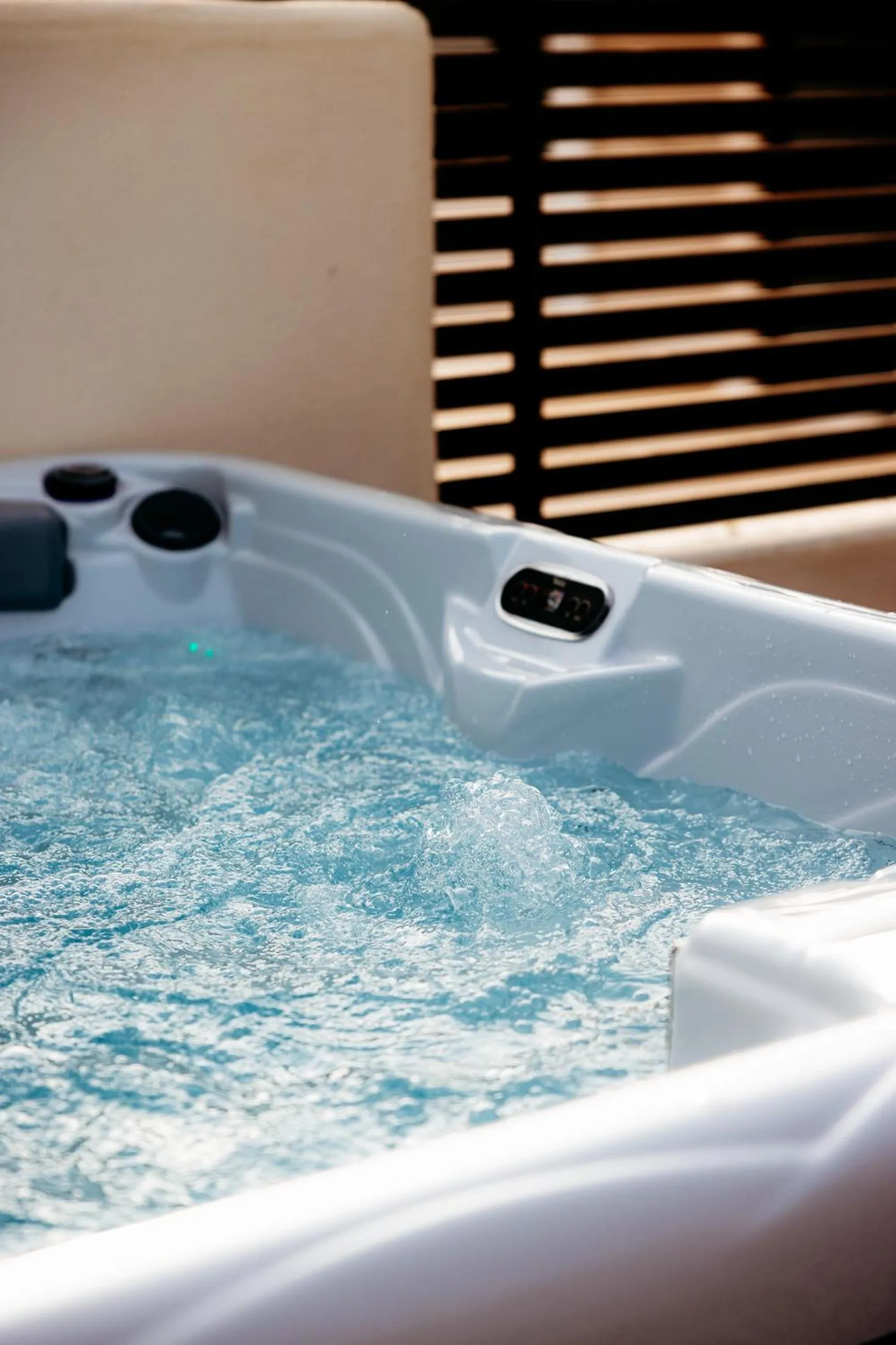 Hot Tub in Num Suites & Lofts Athens