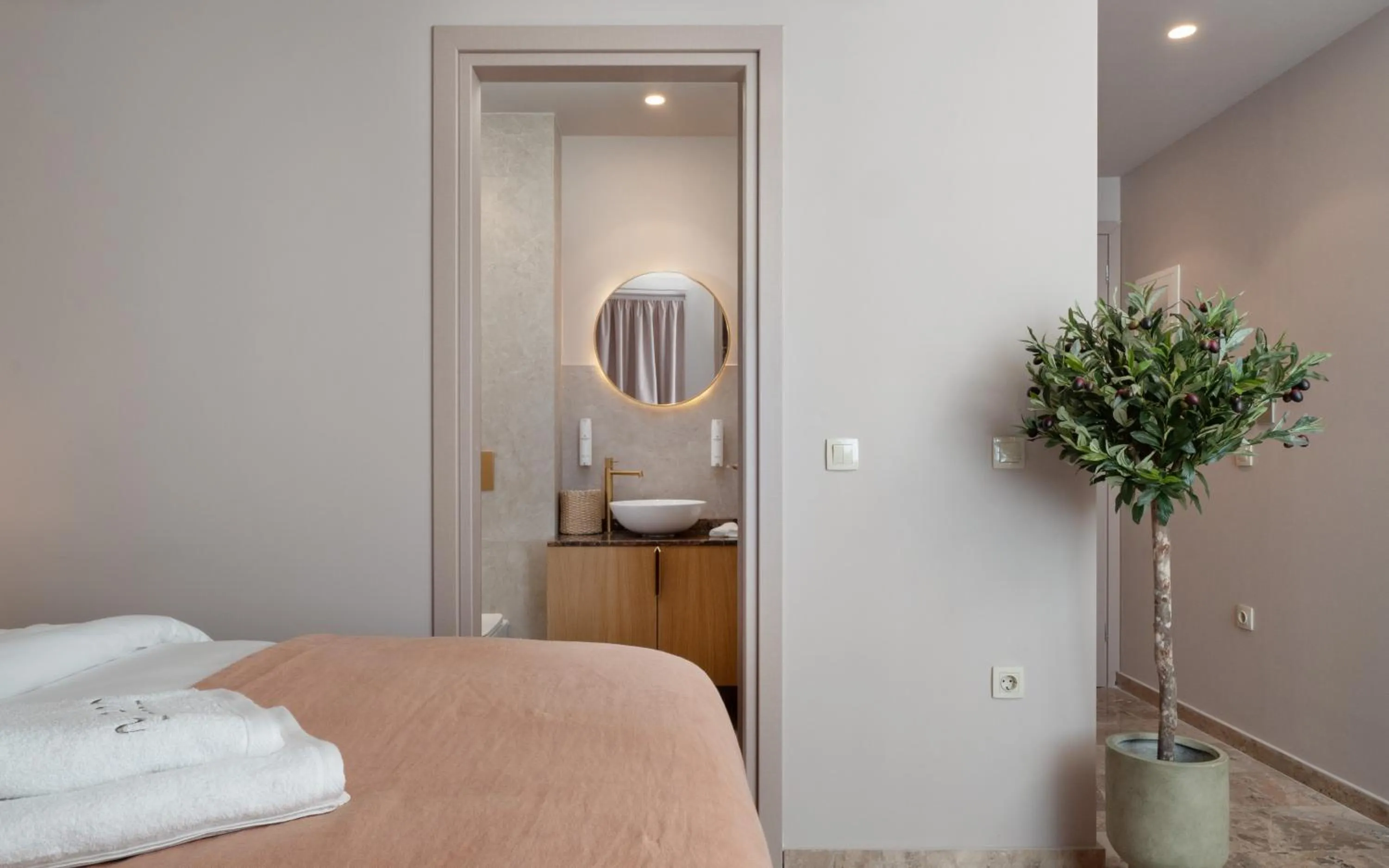 Bed in Num Suites & Lofts Athens