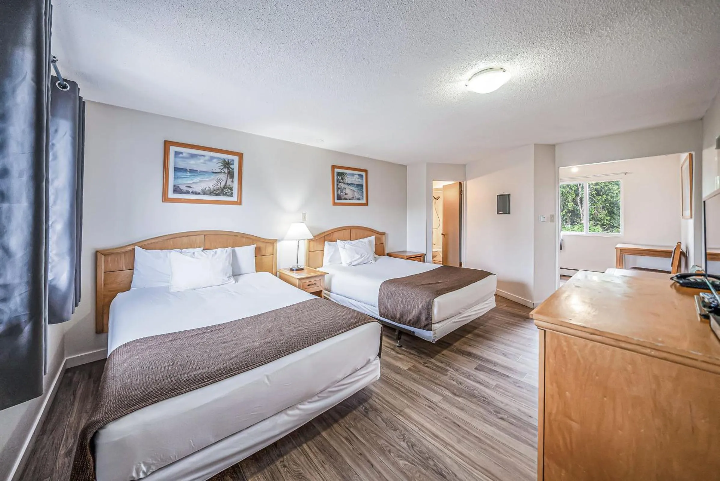 Bed in Bluebird Motel